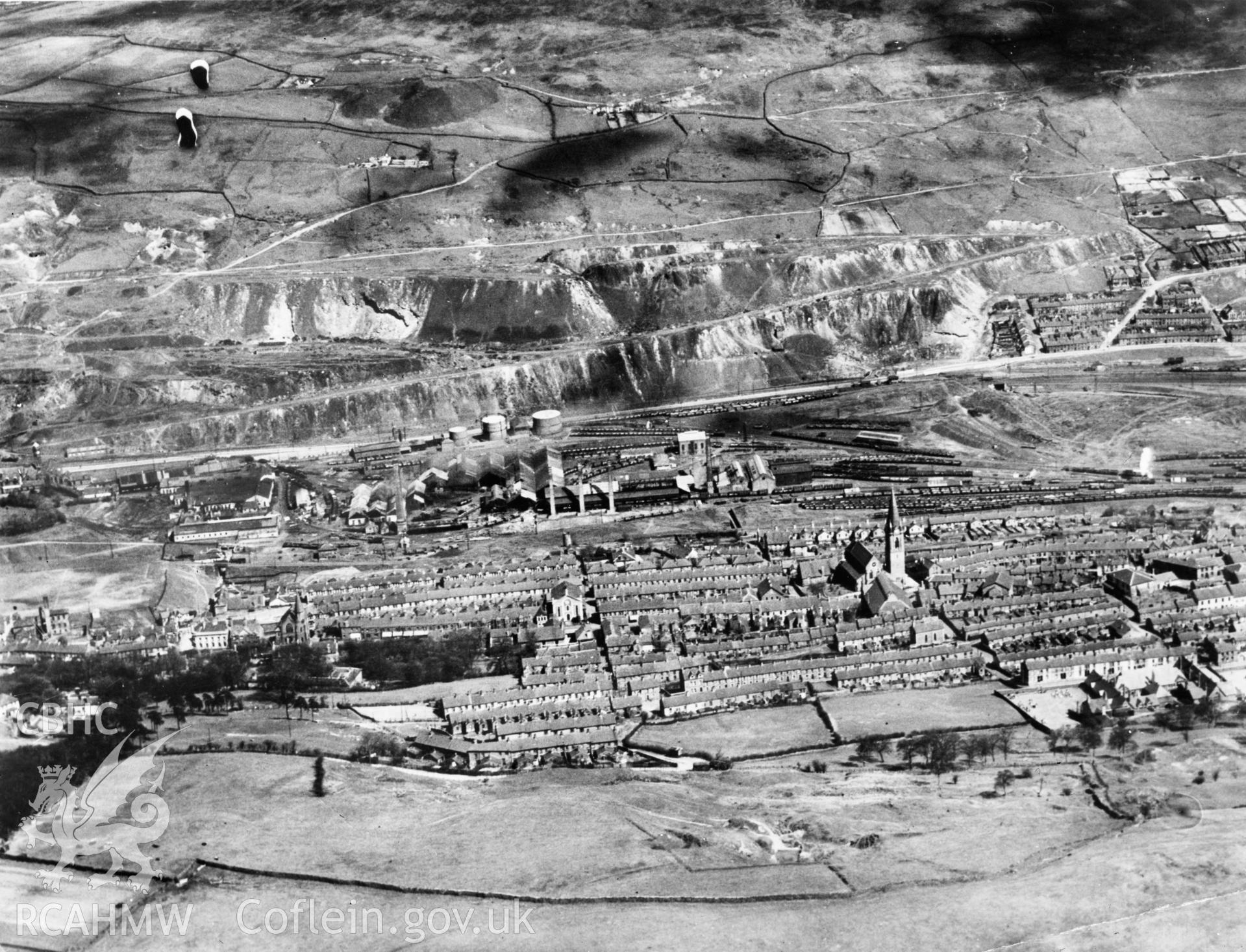 View of Ebbw Vale showing steelworks, commissioned by R. Thomas & Co.. Oblique aerial photograph, 5?x4? BW glass plate.