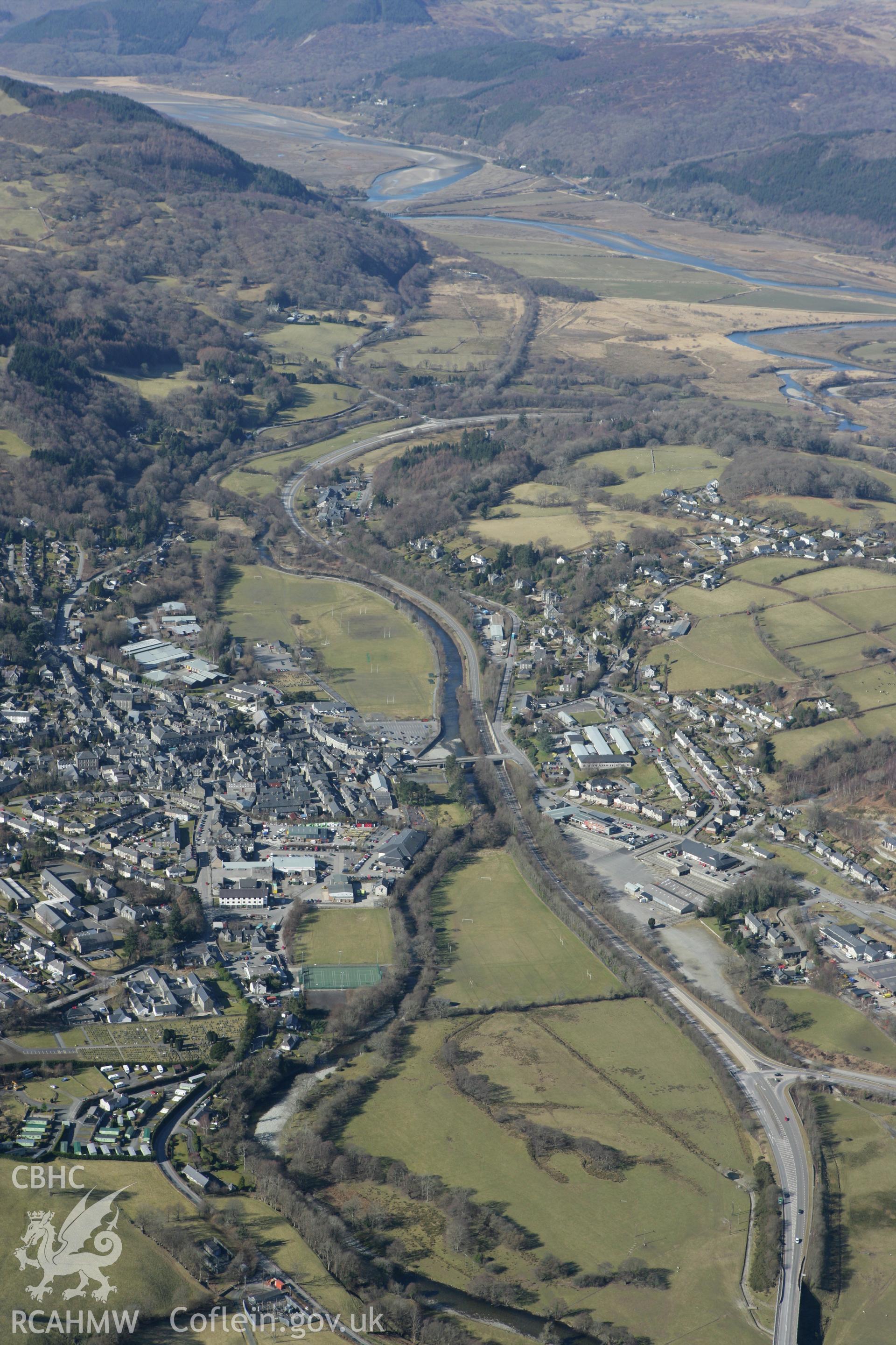 RCAHMW colour oblique photograph of Dolgellau. Taken by Toby Driver on 08/03/2010.