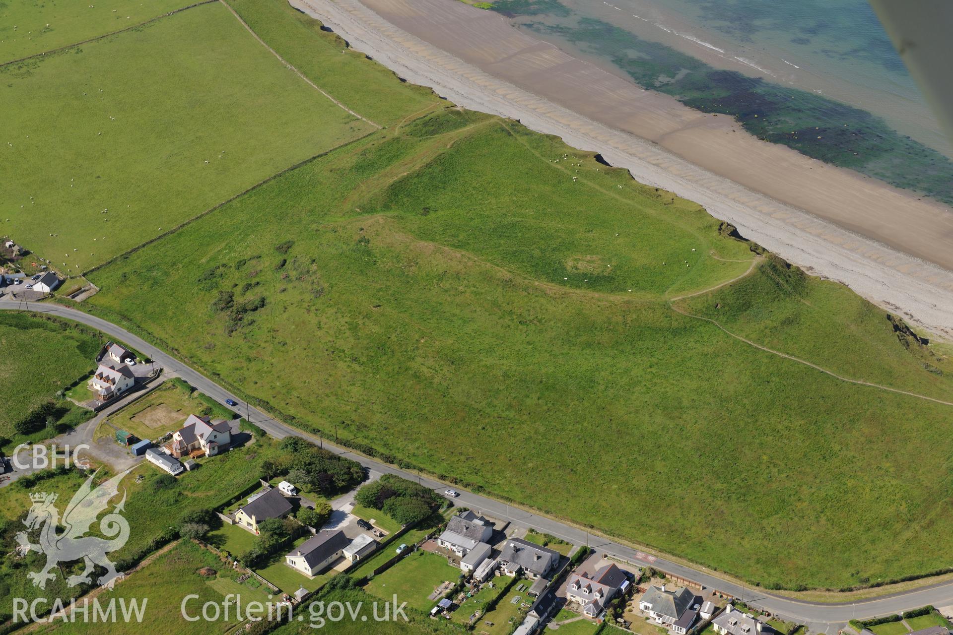 Dinas Dinlle hillfort near Llandwrog. Oblique aerial photograph taken during the Royal Commission's programme of archaeological aerial reconnaissance by Toby Driver on 23rd June 2015.