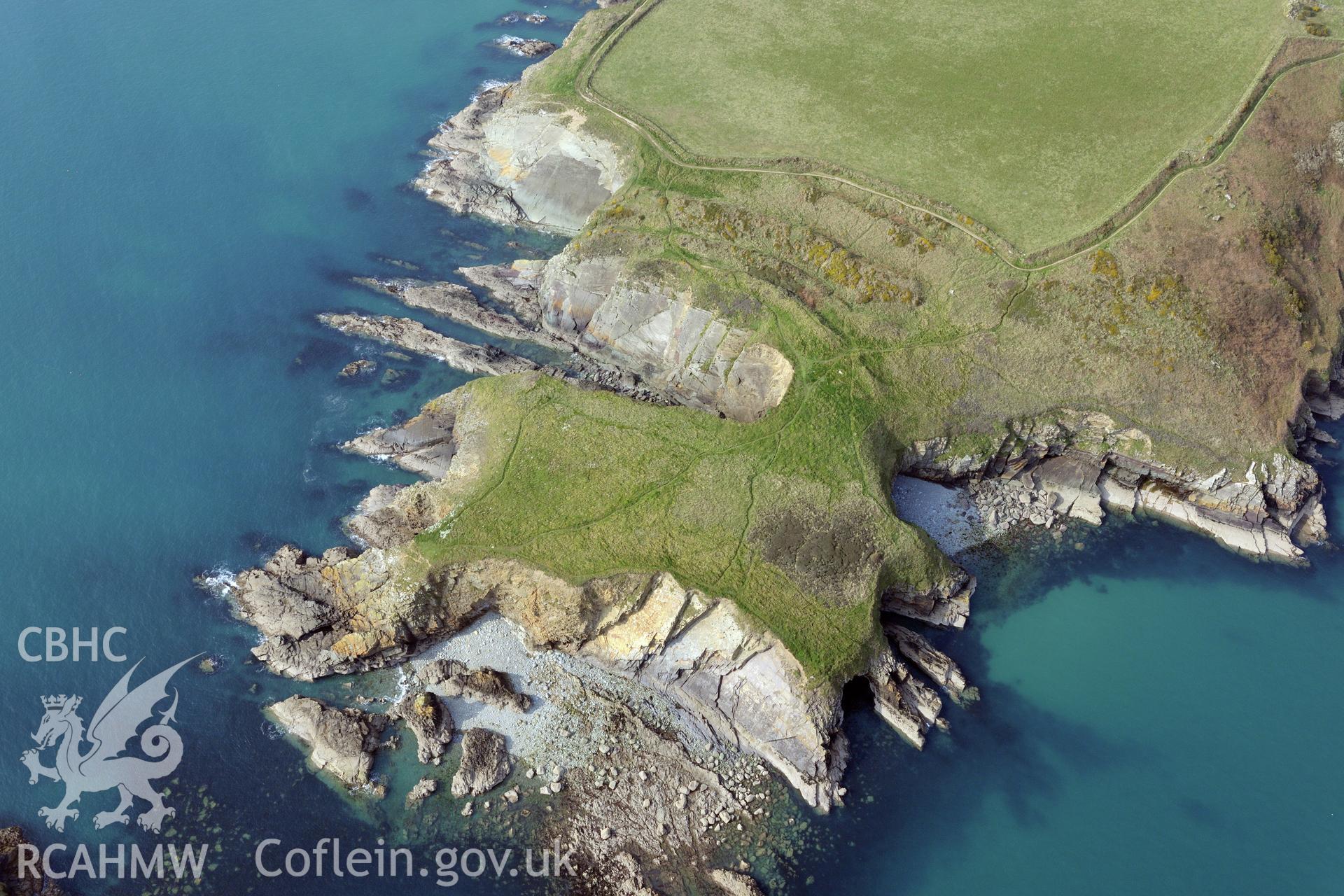 Aerial photography of Penpleidiau promontory fort taken on 27th March 2017. Baseline aerial reconnaissance survey for the CHERISH Project. ? Crown: CHERISH PROJECT 2017. Produced with EU funds through the Ireland Wales Co-operation Programme 2014-2020. All material made freely available through the Open Government Licence.