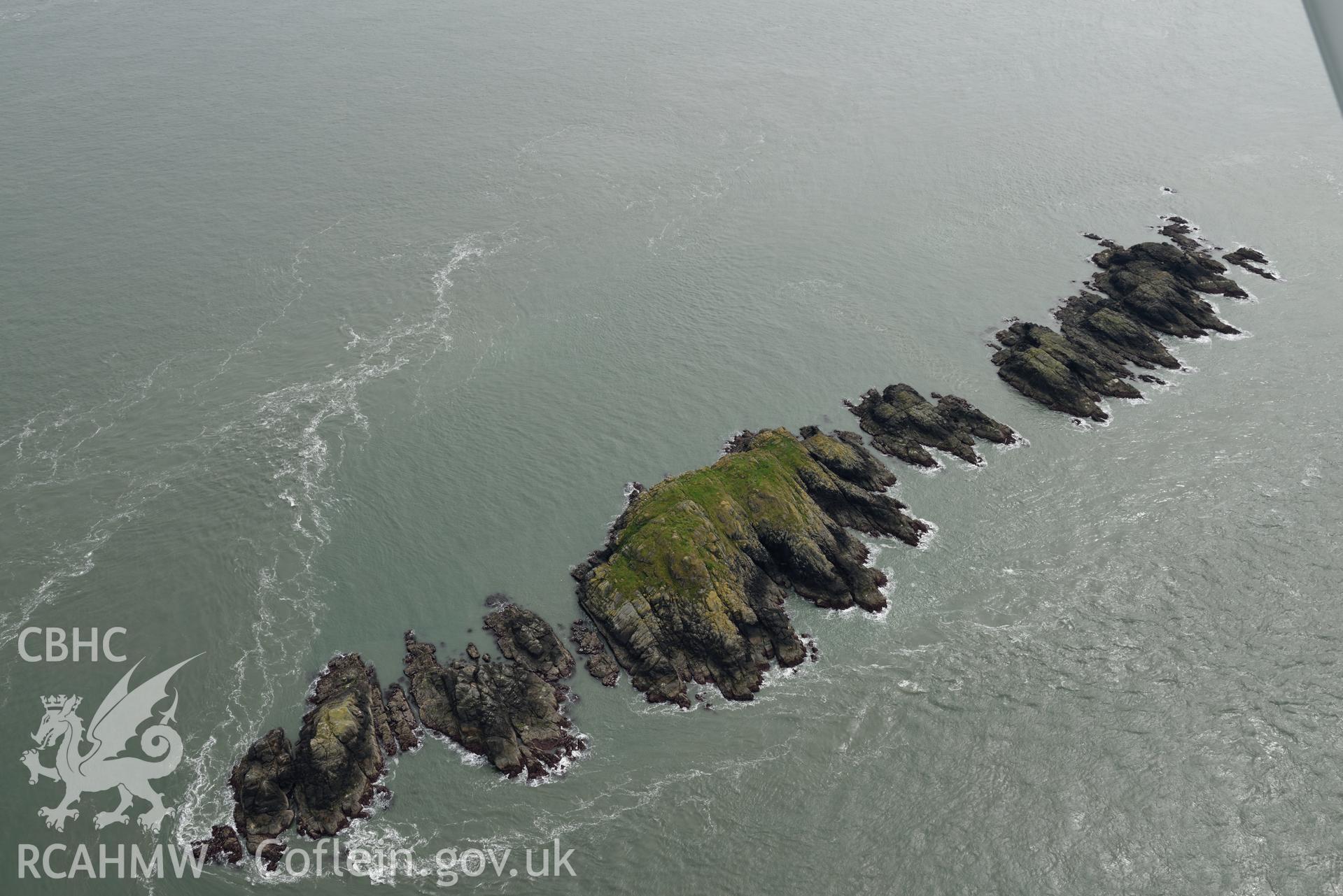 North Bishop, at extreme low tide. Baseline aerial reconnaissance survey for the CHERISH Project. ? Crown: CHERISH PROJECT 2017. Produced with EU funds through the Ireland Wales Co-operation Programme 2014-2020. All material made freely available through the Open Government Licence.