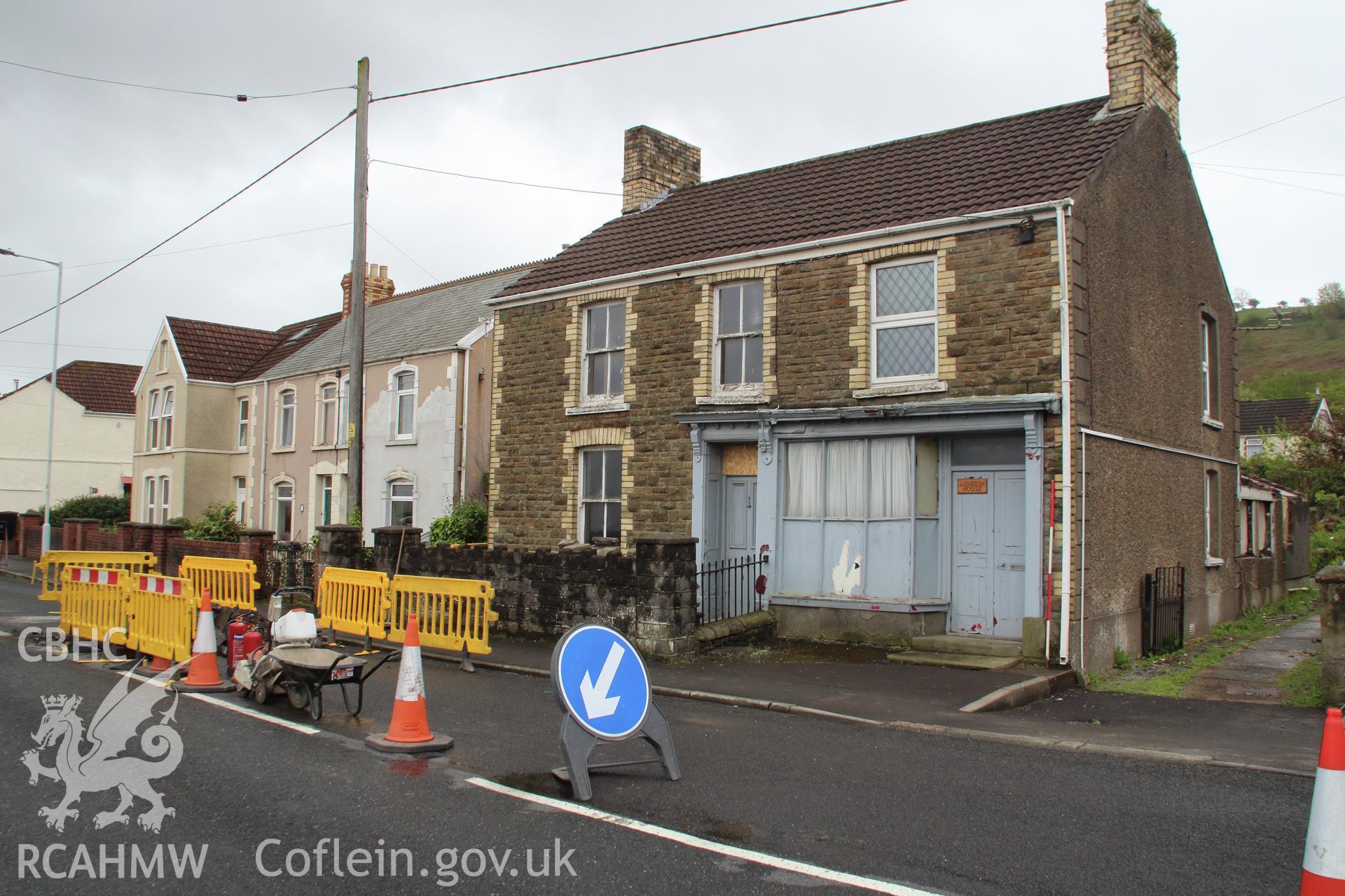 Digital colour photograph showing exterior view looking south at London House on Beach Road. Produced during HRSW Report No 208, "London House, Beach Road, Penclawdd. Archaeological Building Investigation & Recording," by Richard Scott Jones, May 2019.