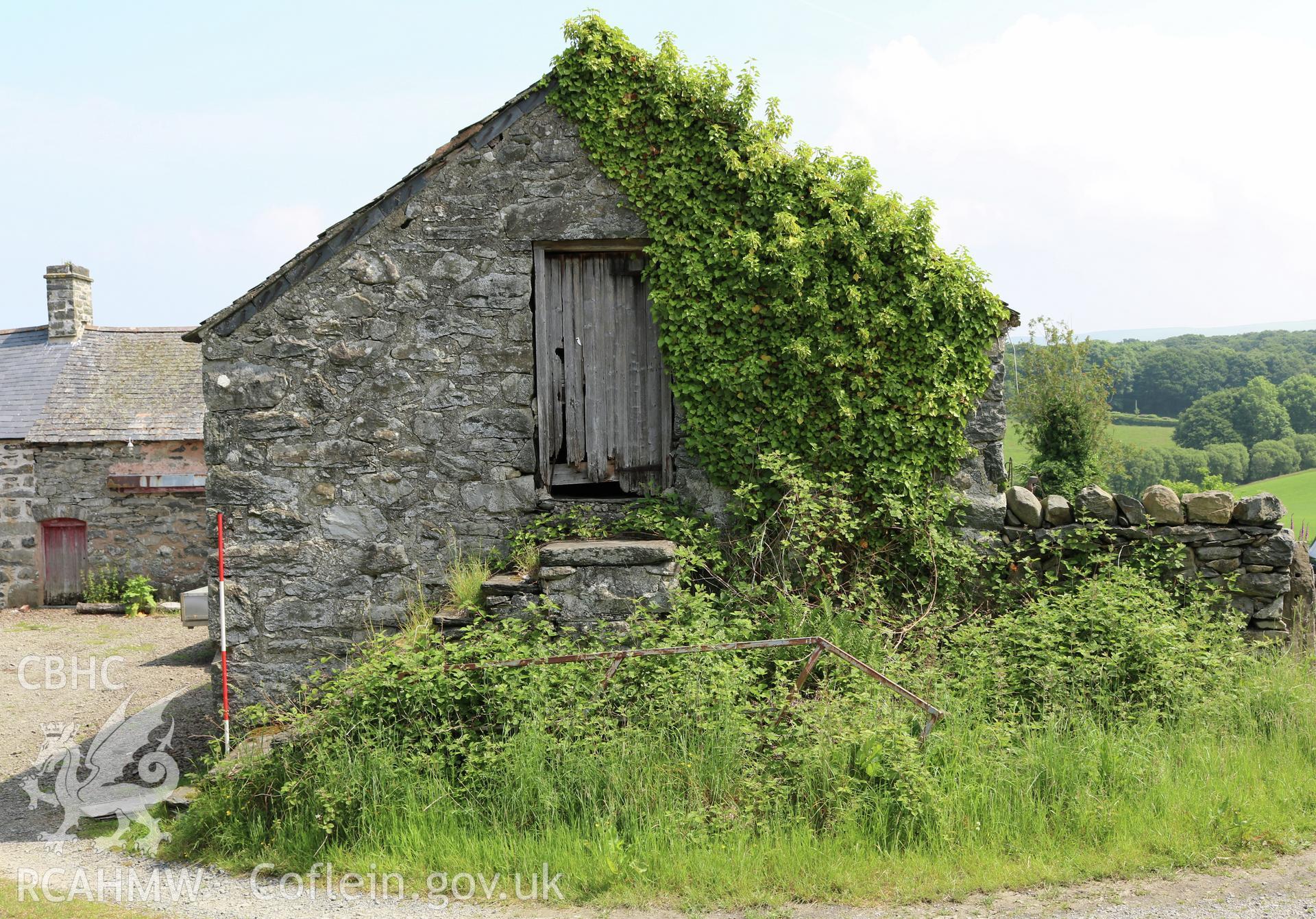 Photograph showing exterior view of cartshed and possible hayloft at Maes yr Hendre, taken by Dr Marian Gwyn, 6th July 2016. (Original Reference no. 0055)