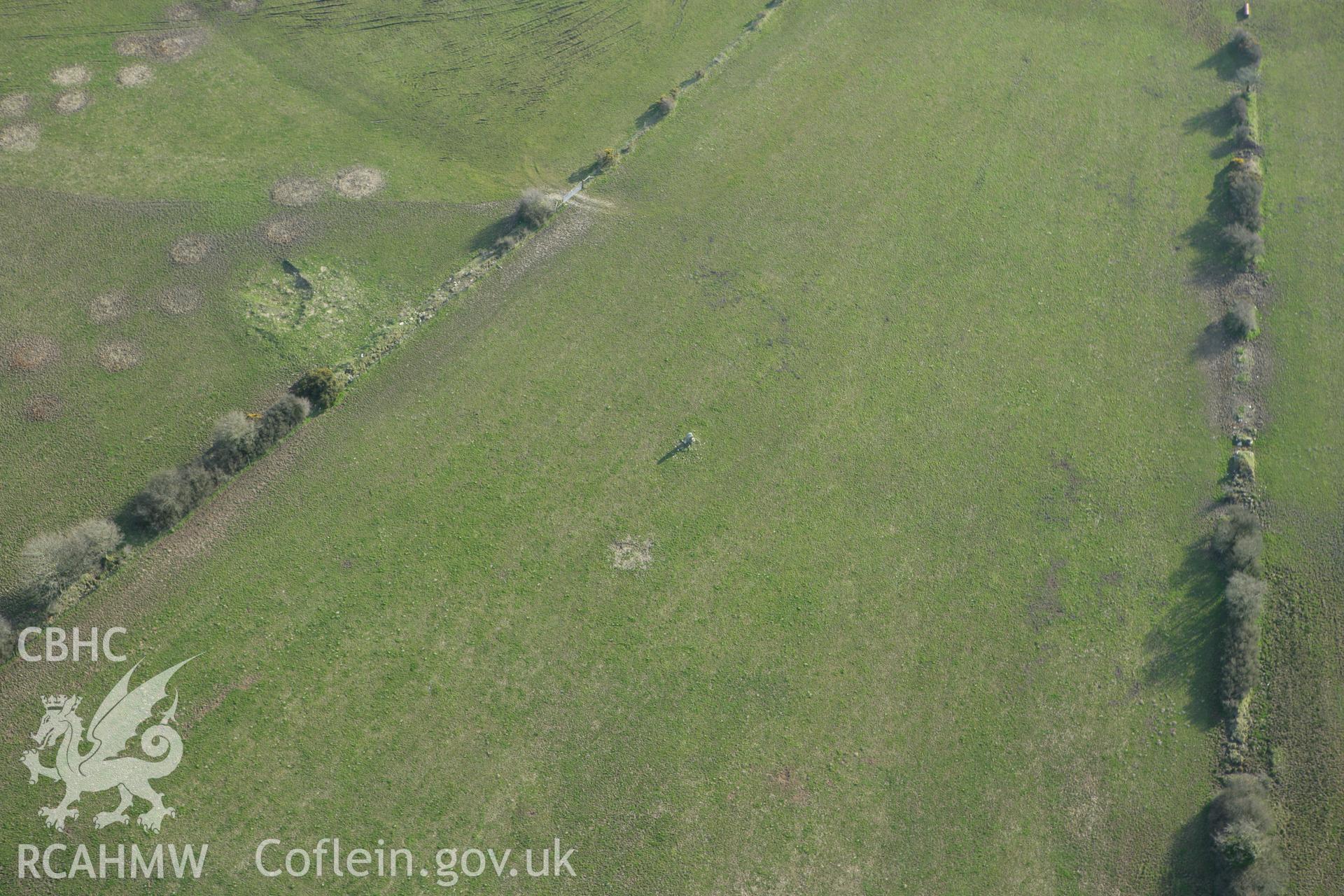 RCAHMW colour oblique aerial photograph of Carreg Wen. Taken on 13 April 2010 by Toby Driver