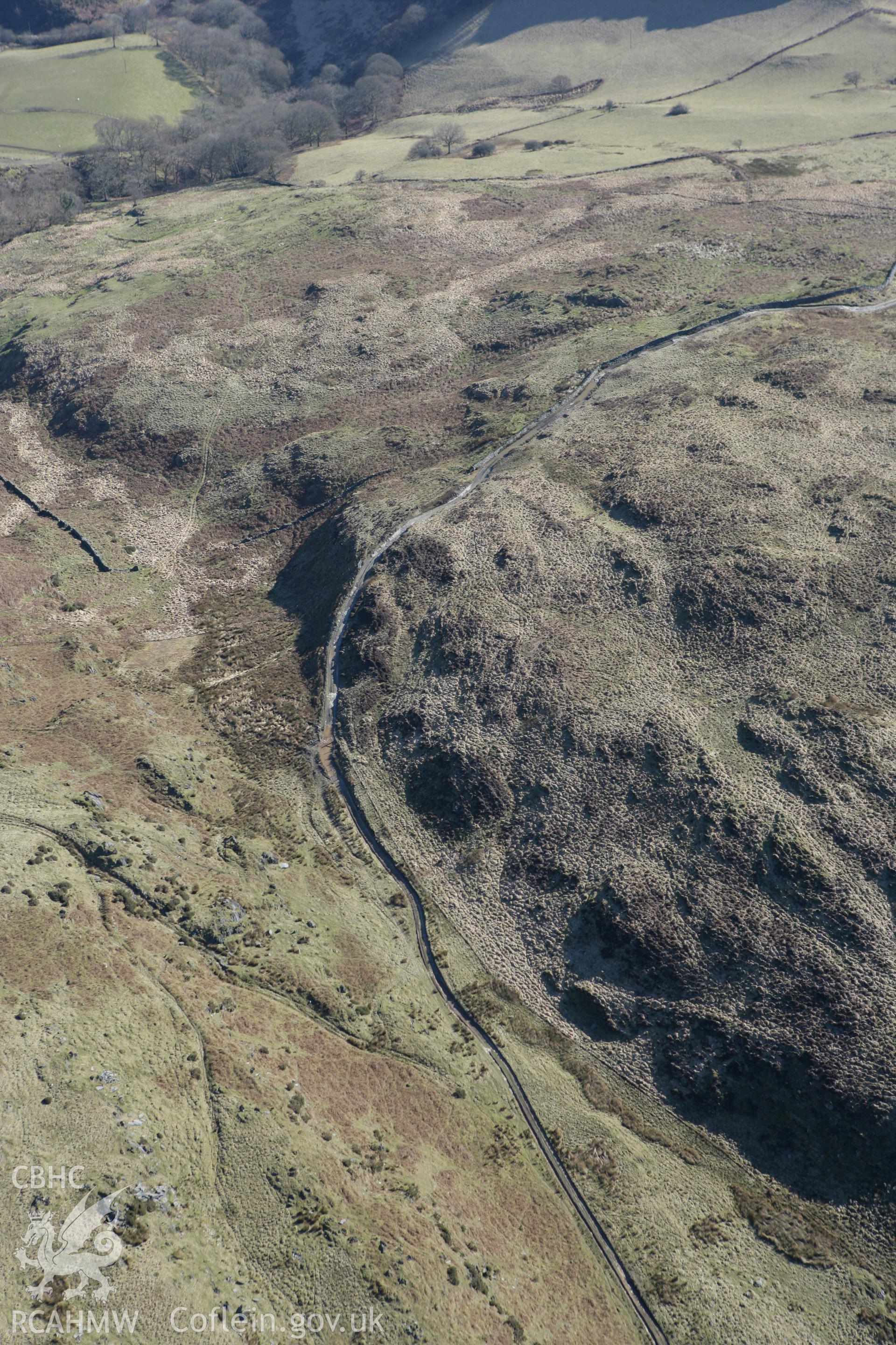 RCAHMW colour oblique photograph of Eglwys-y-Gwyddelod, cairn circle. Taken by Toby Driver on 08/03/2010.
