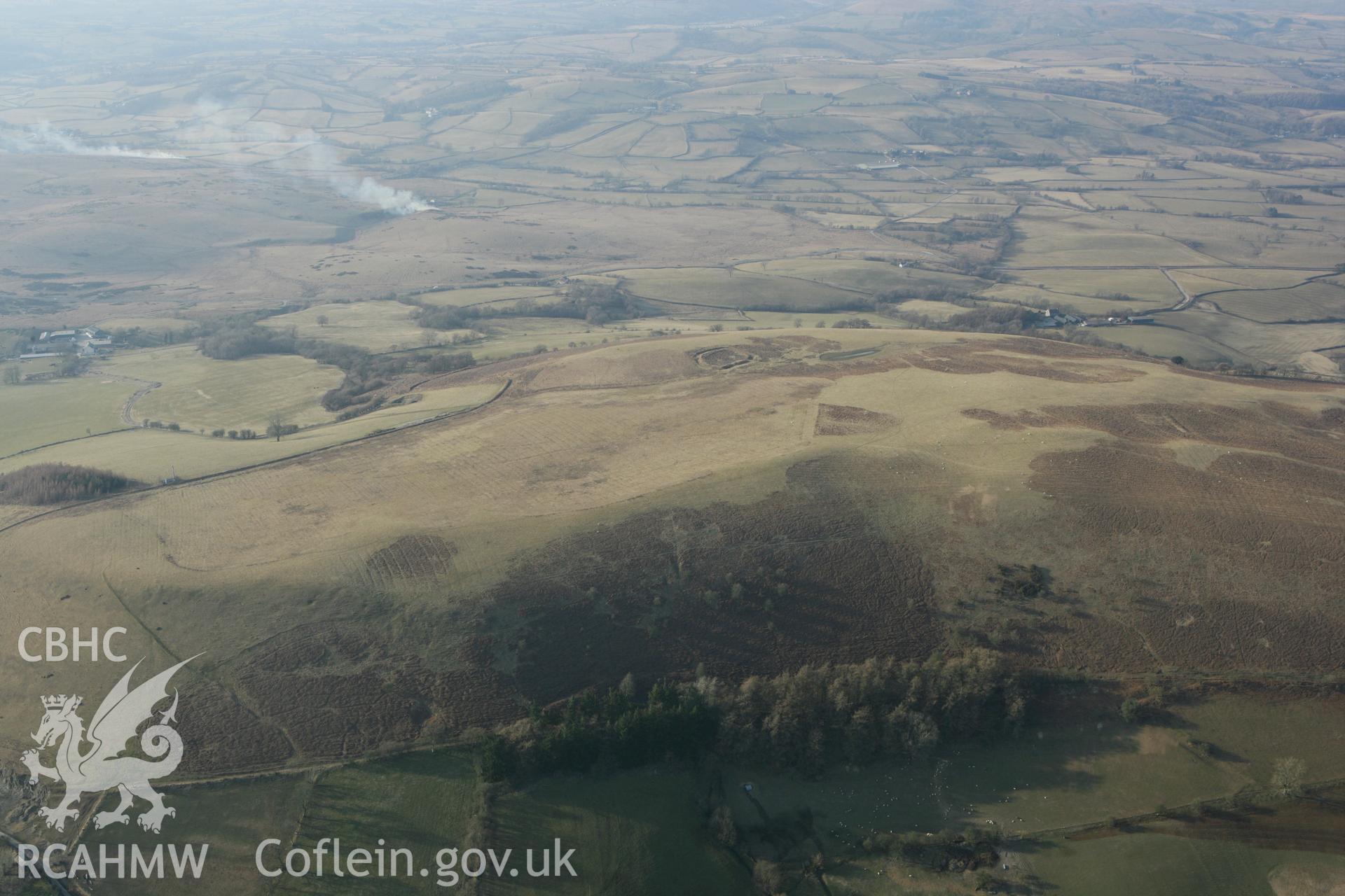 RCAHMW colour oblique photograph of Coed Swydd Enclosure. Taken by Toby Driver on 11/03/2010.