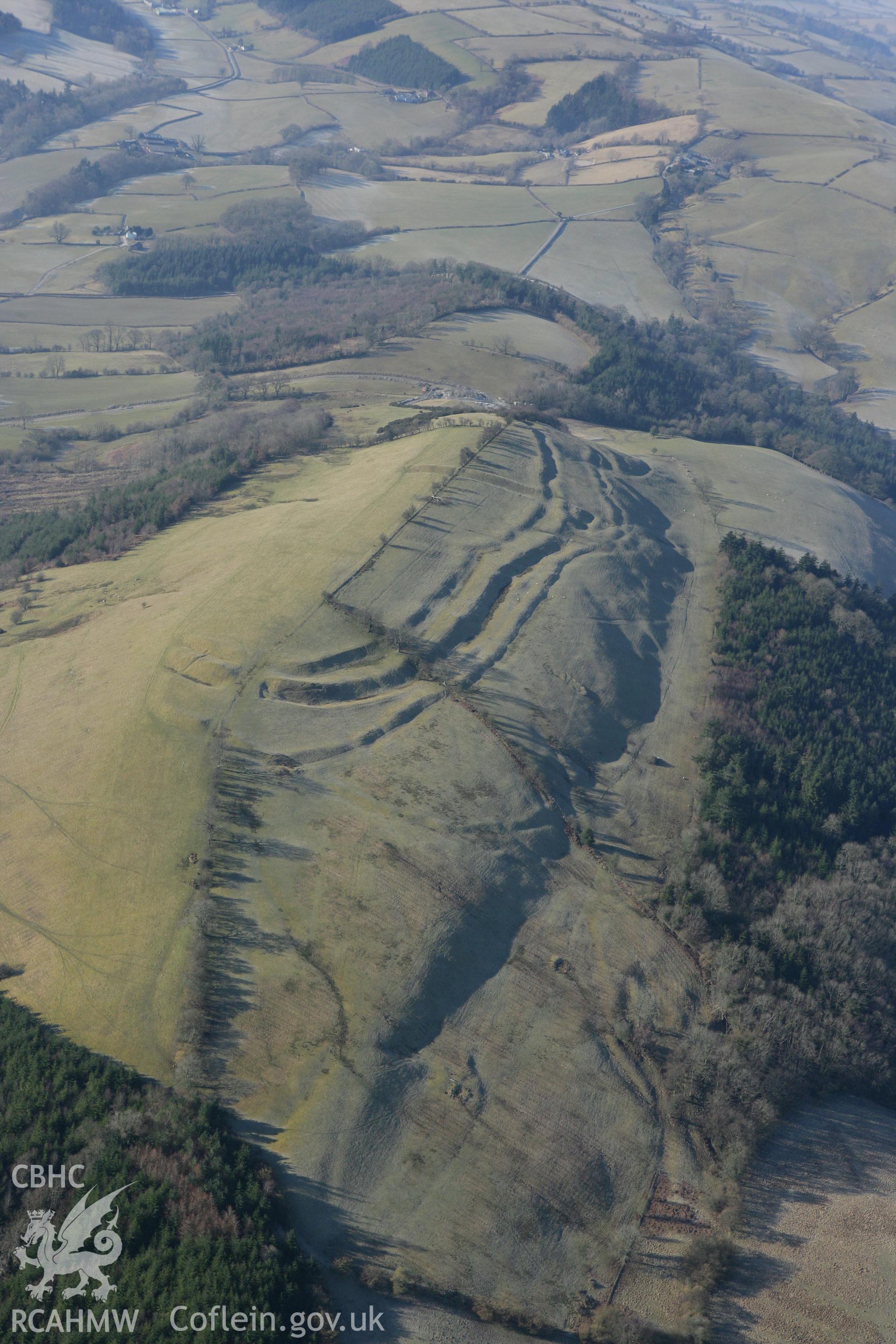 RCAHMW colour oblique photograph of Cefn Carnedd hillfort. Taken by Toby Driver on 08/03/2010.