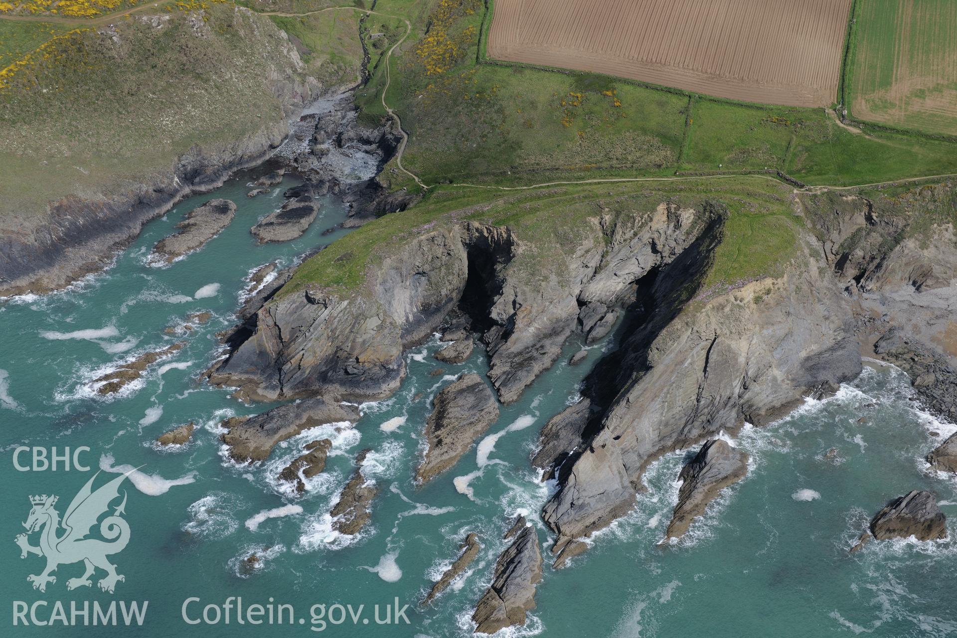 Porth-y-Rhaw Promontory Fort. Oblique aerial photograph taken during the Royal Commission's programme of archaeological aerial reconnaissance by Toby Driver on 13th May 2015.
