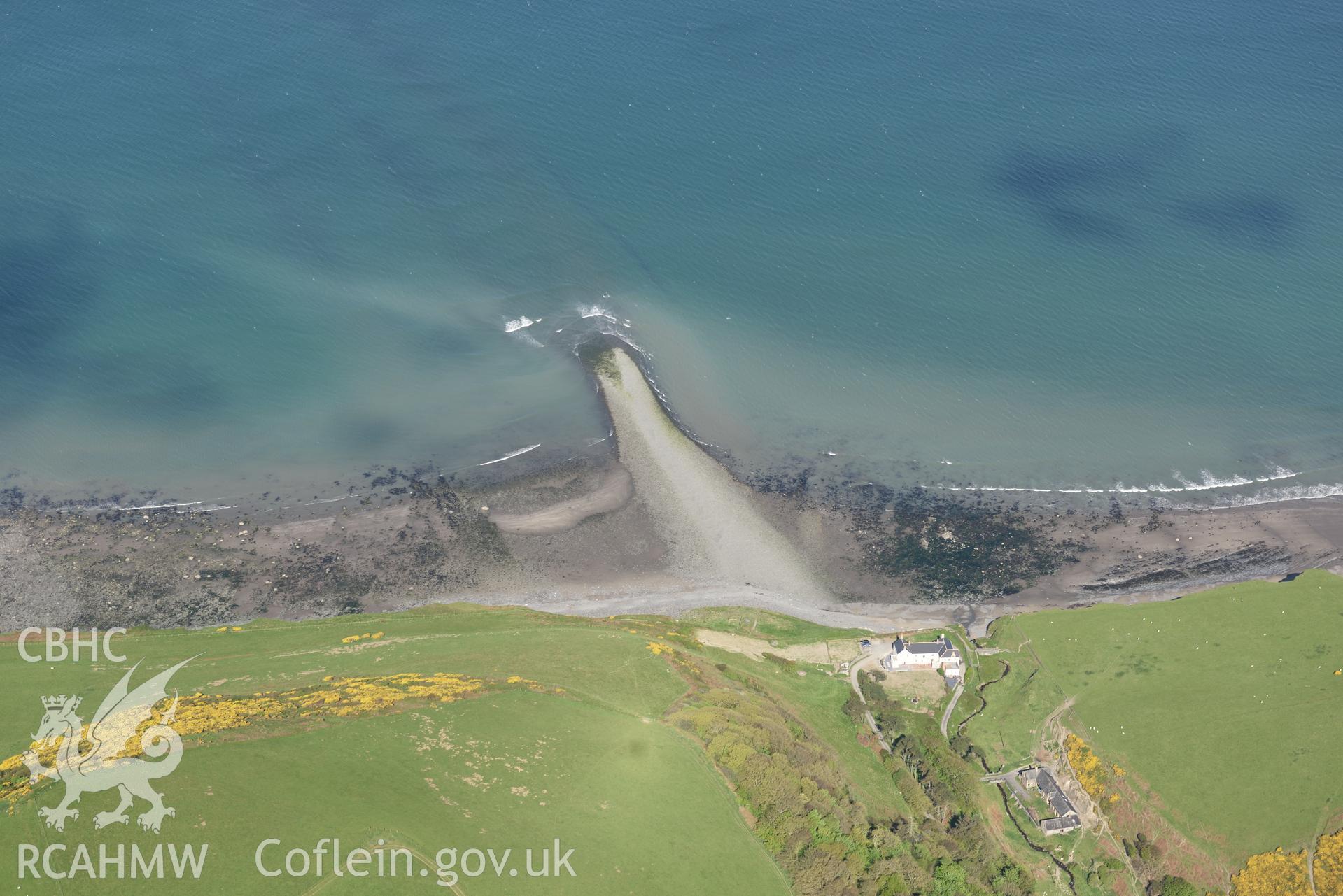 Aerial photography of Sarn Gynfelyn and Wallog taken on 3rd May 2017.  Baseline aerial reconnaissance survey for the CHERISH Project. ? Crown: CHERISH PROJECT 2017. Produced with EU funds through the Ireland Wales Co-operation Programme 2014-2020. All material made freely available through the Open Government Licence.