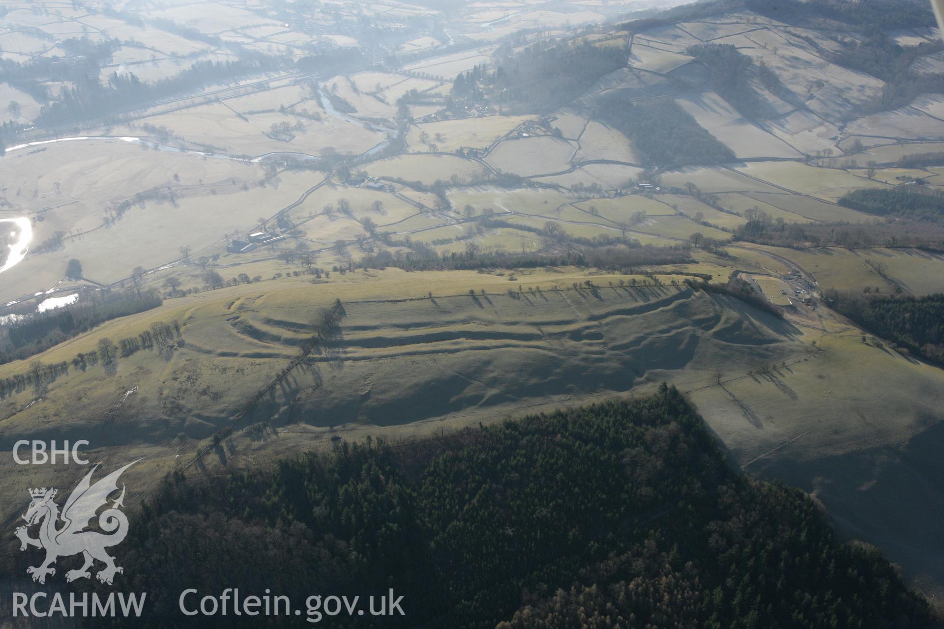 RCAHMW colour oblique photograph of Cefn Carnedd hillfort. Taken by Toby Driver on 08/03/2010.