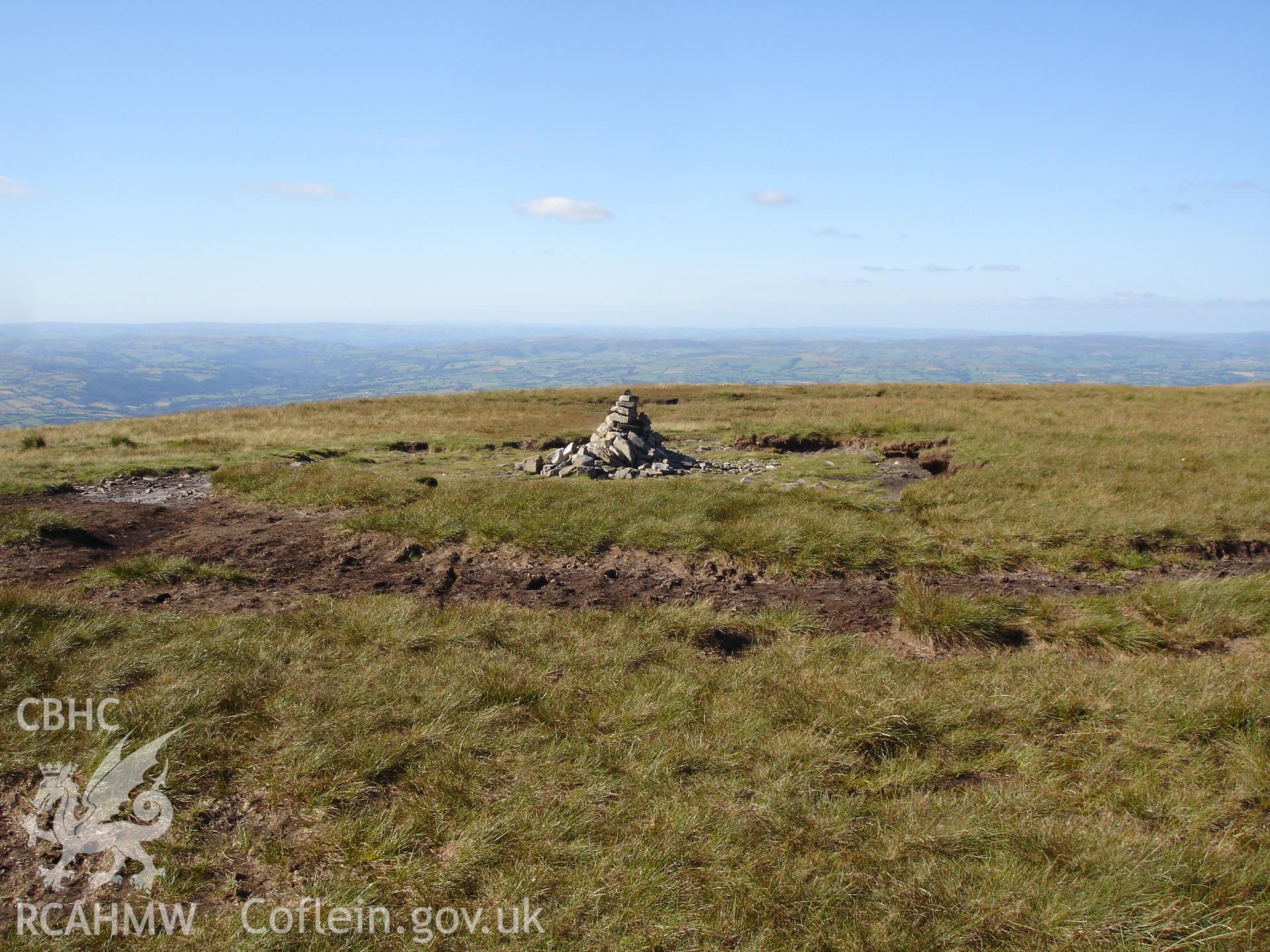 Digital colour photograph of Pen Y Manllwyn Cairn taken on 04/09/2007 by R.P.Sambrook during the Black Mountains Central (North) Survey undertaken by Trysor.