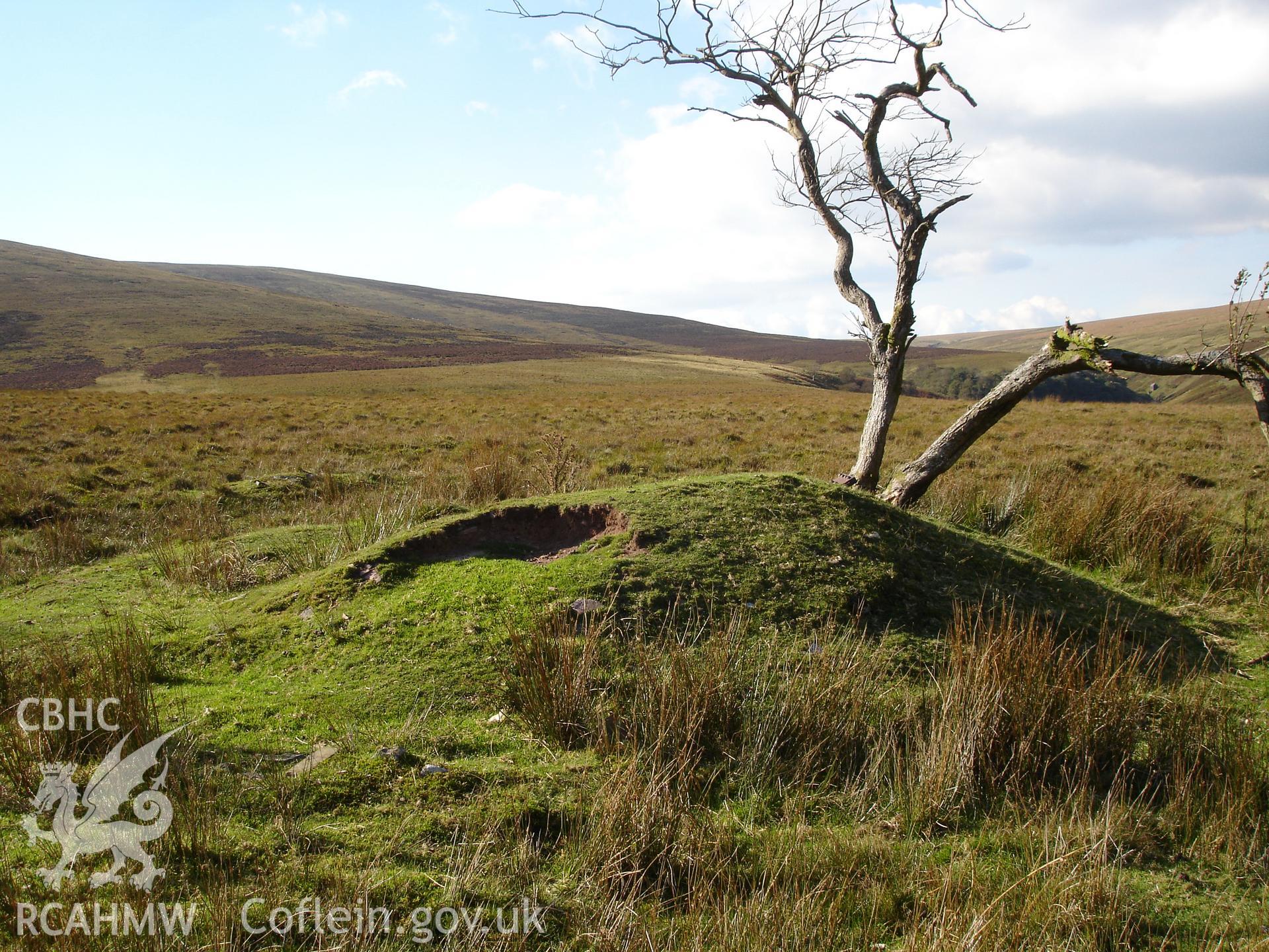 Digital colour photograph of Grwyne Fawr Reservoir Mound V taken on 26/09/2007 by R.P.Sambrook during the Black Mountains Central (North) Survey undertaken by Trysor.