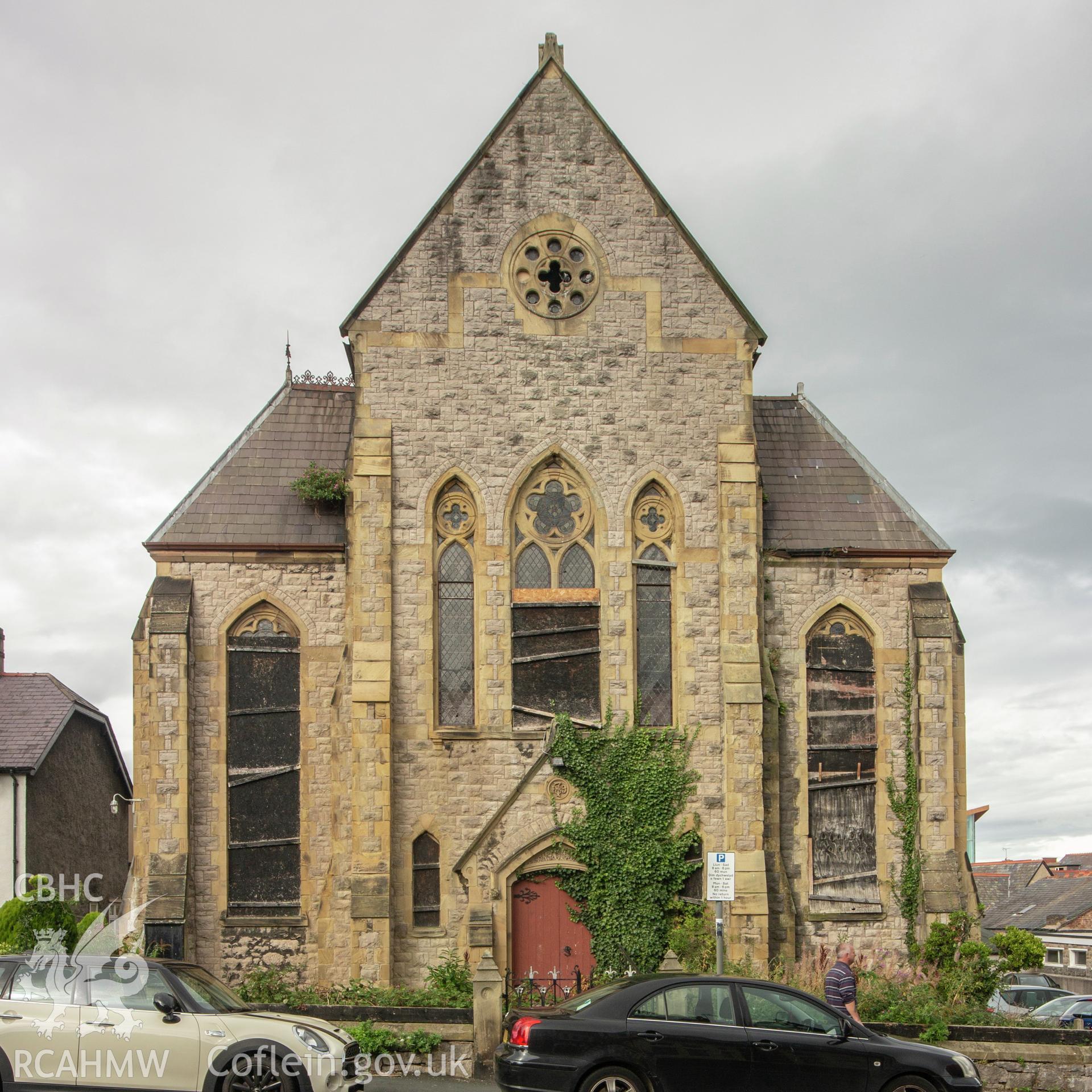 Colour photograph showing front elevation and entrance of former Engedi Welsh Calvinistic Methodist Chapel, Woodland Road West, Colwyn Bay. Photographed by Richard Barrett on 17th September 2018.