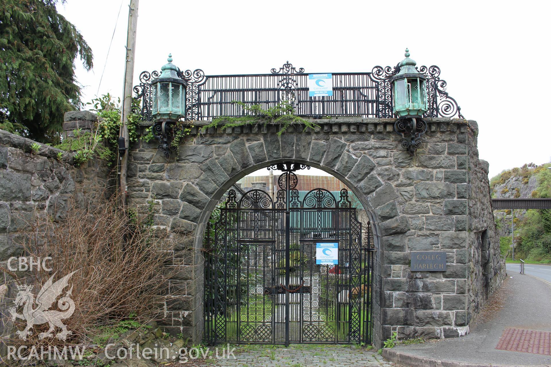 Plas Wernfawr, Harlech, gates to front
