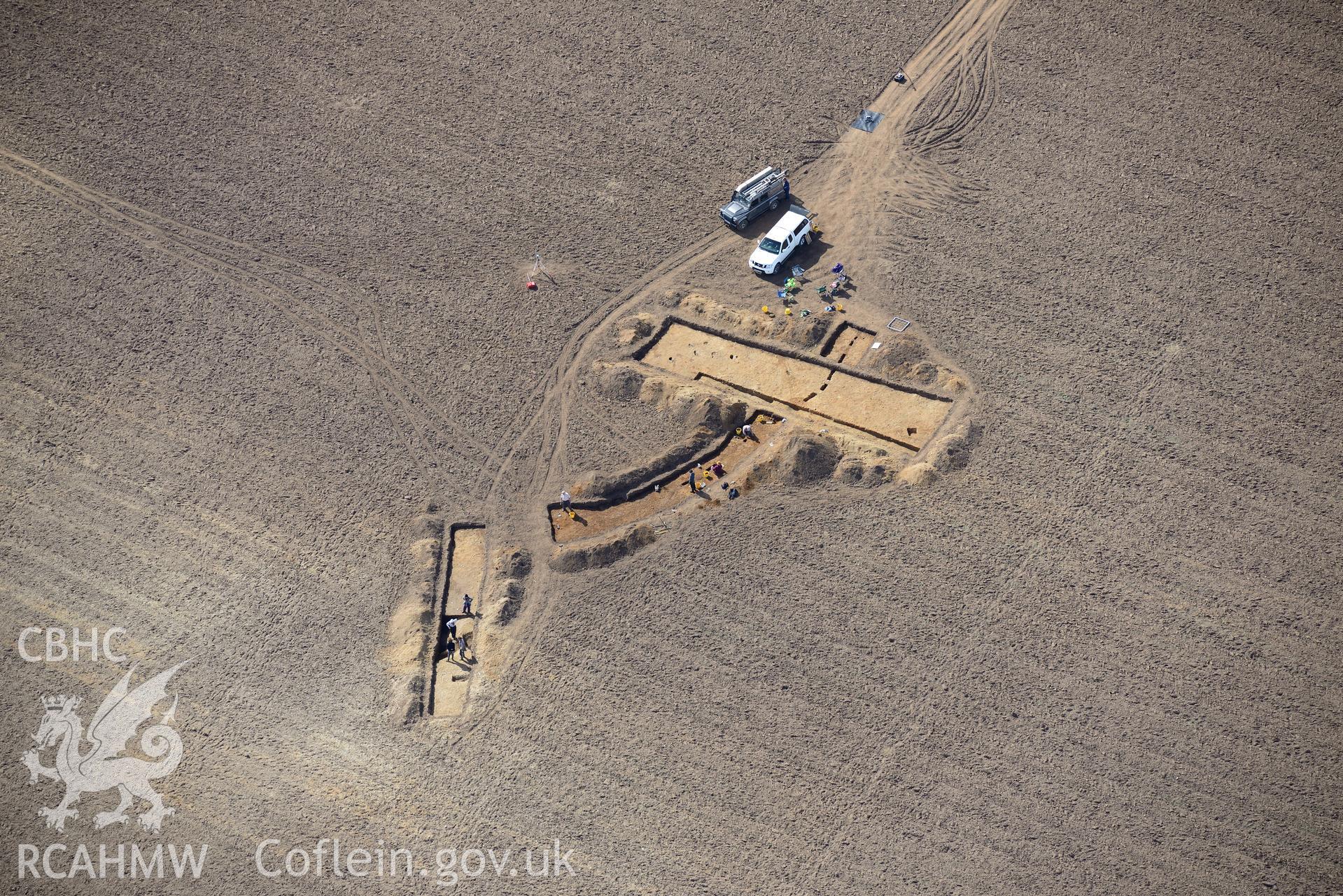 Causewayed Enclosure Northeast of Dryslwyn. Oblique aerial photograph taken during the Royal Commission's programme of archaeological aerial reconnaissance by Toby Driver on 15th April 2015.