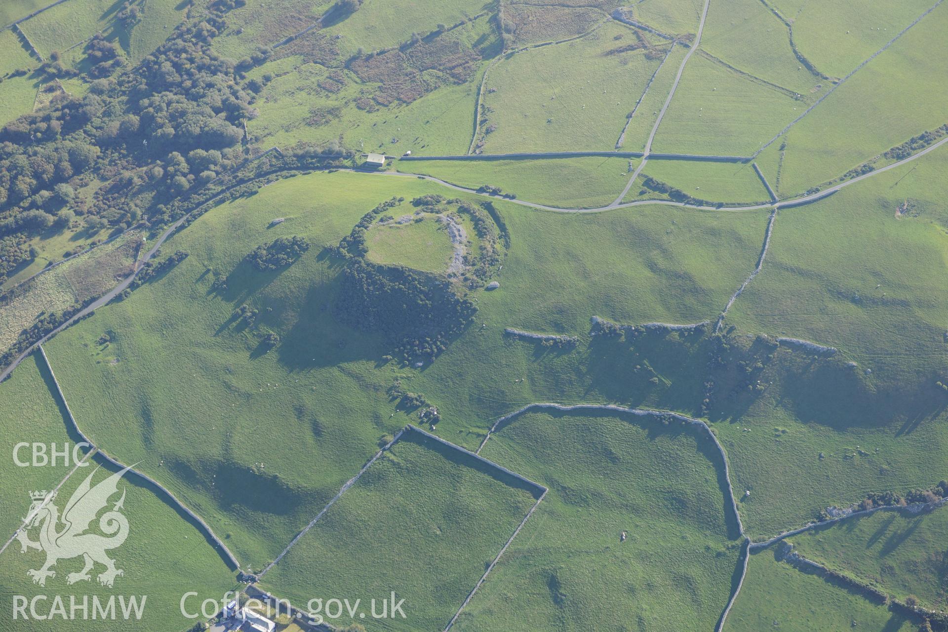 Castell y Gaer, the field system to the west of the Castell, and an enclosure north east of Carn-Gadell Uchaf. Oblique aerial photograph taken during the Royal Commission's programme of archaeological aerial reconnaissance by Toby Driver on 2nd October 2015.