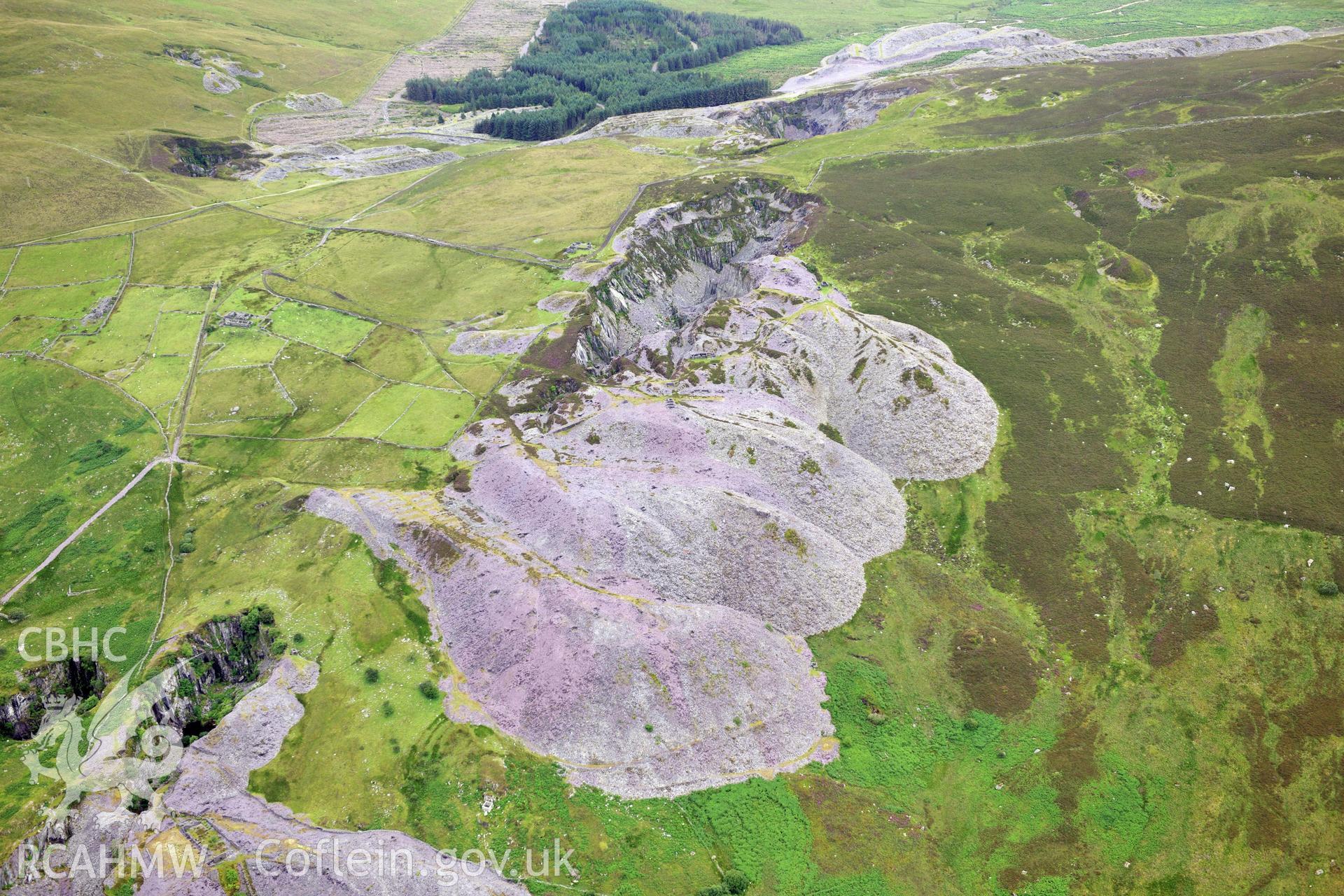 Chwarel Cefn-du Slate Quarry. Oblique aerial photograph taken during the Royal Commission's programme of archaeological aerial reconnaissance by Toby Driver on 30th July 2015.