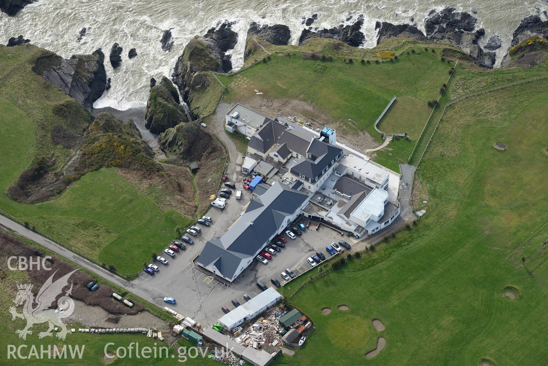 The Cliff Hotel, Gwbert. Oblique aerial photograph taken during the Royal Commission's programme of archaeological aerial reconnaissance by Toby Driver on 13th March 2015.