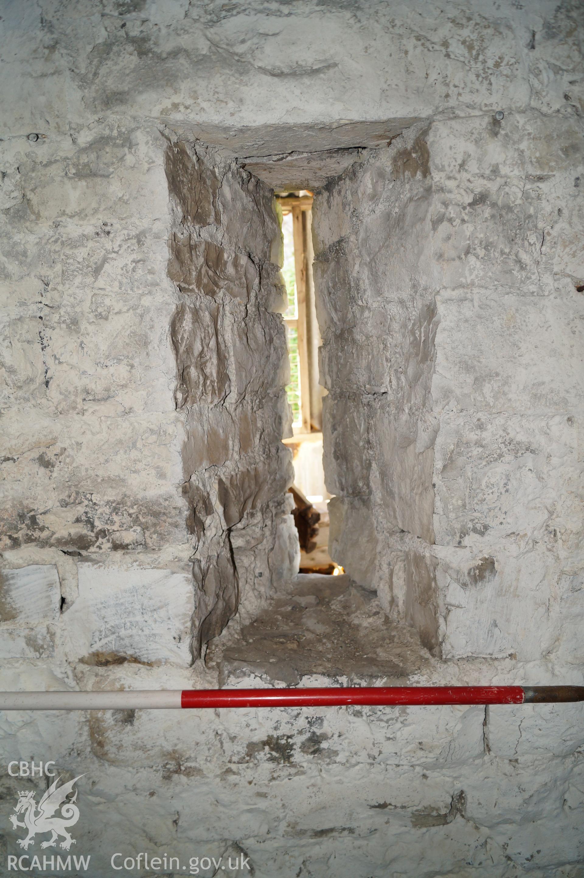 'Internal view looking south southeast at the ventilation slit in the southern wall of barn' at Rowley Court, Llantwit Major. Photograph & description by Jenny Hall & Paul Sambrook of Trysor, 25th May 2017.