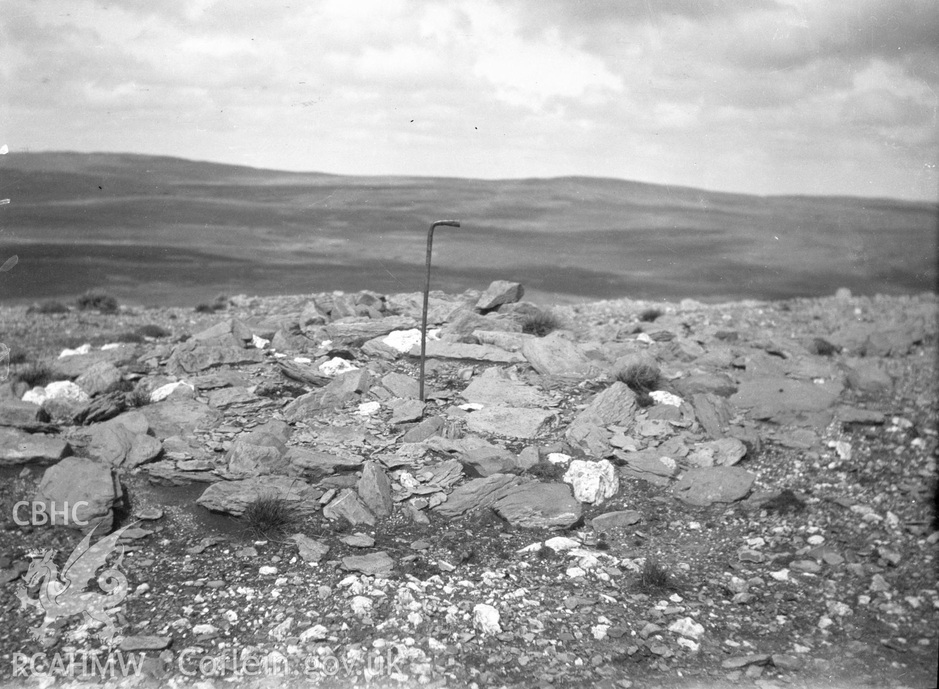 Digital copy of a nitrate negative showing Cefnen Wen Tumulus.
