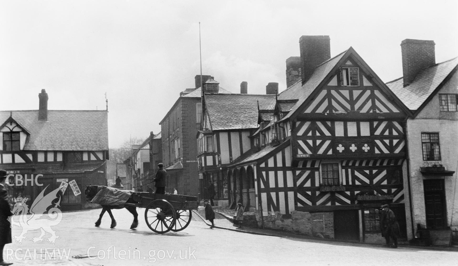 Black and white print of Barclays Bank, Ruthin. Undated but probably taken early C20 before the total reconstruction.
