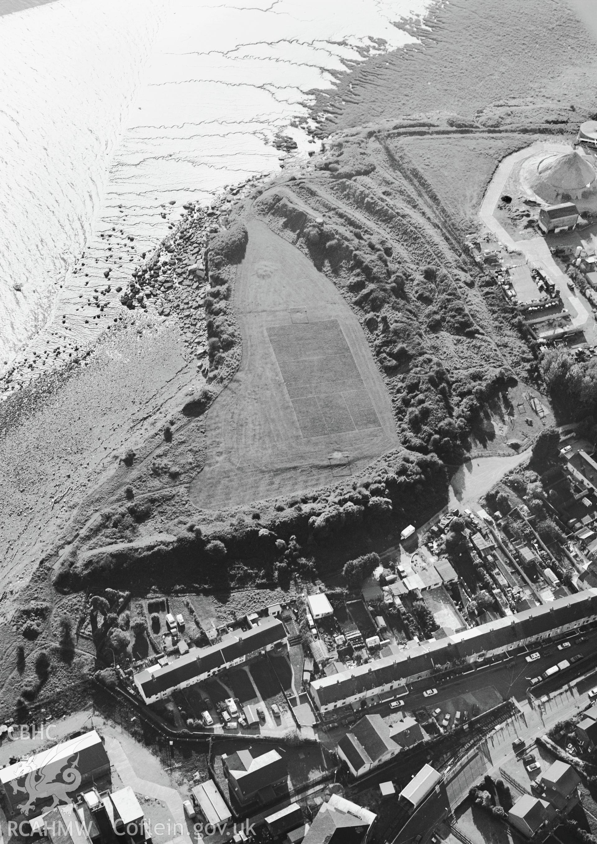 RCAHMW Black and white oblique aerial photograph of Sudbrook Camp, Portskewett, taken on 18/10/1999 by Toby Driver