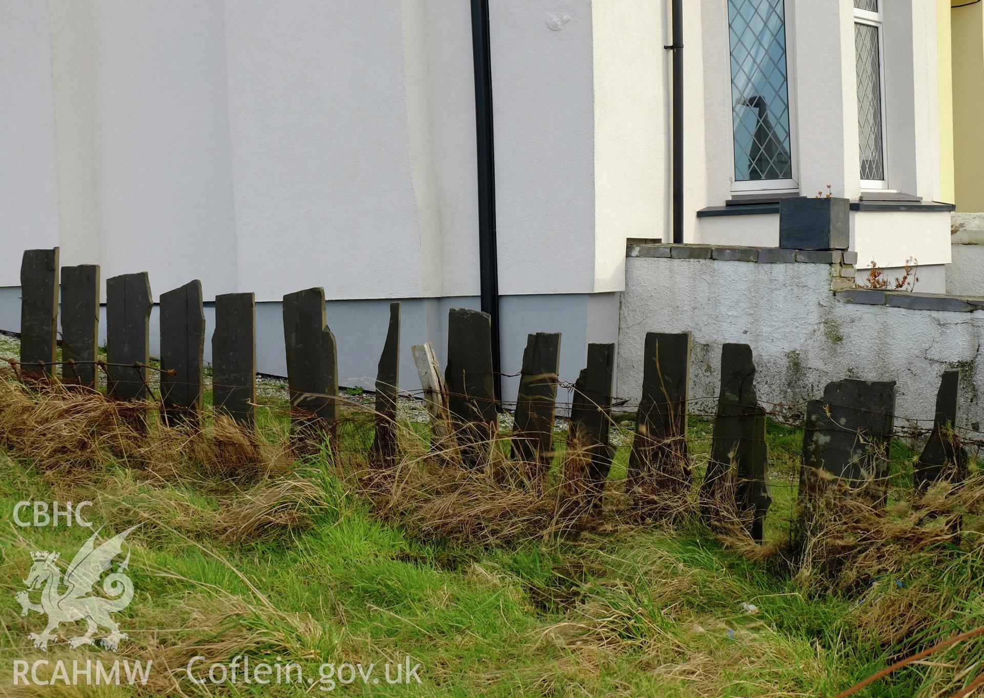 Colour photograph showing slate fence in end garden at Victoria Terrace, Deiniolen, produced by Richard Hayman 2nd February 2017