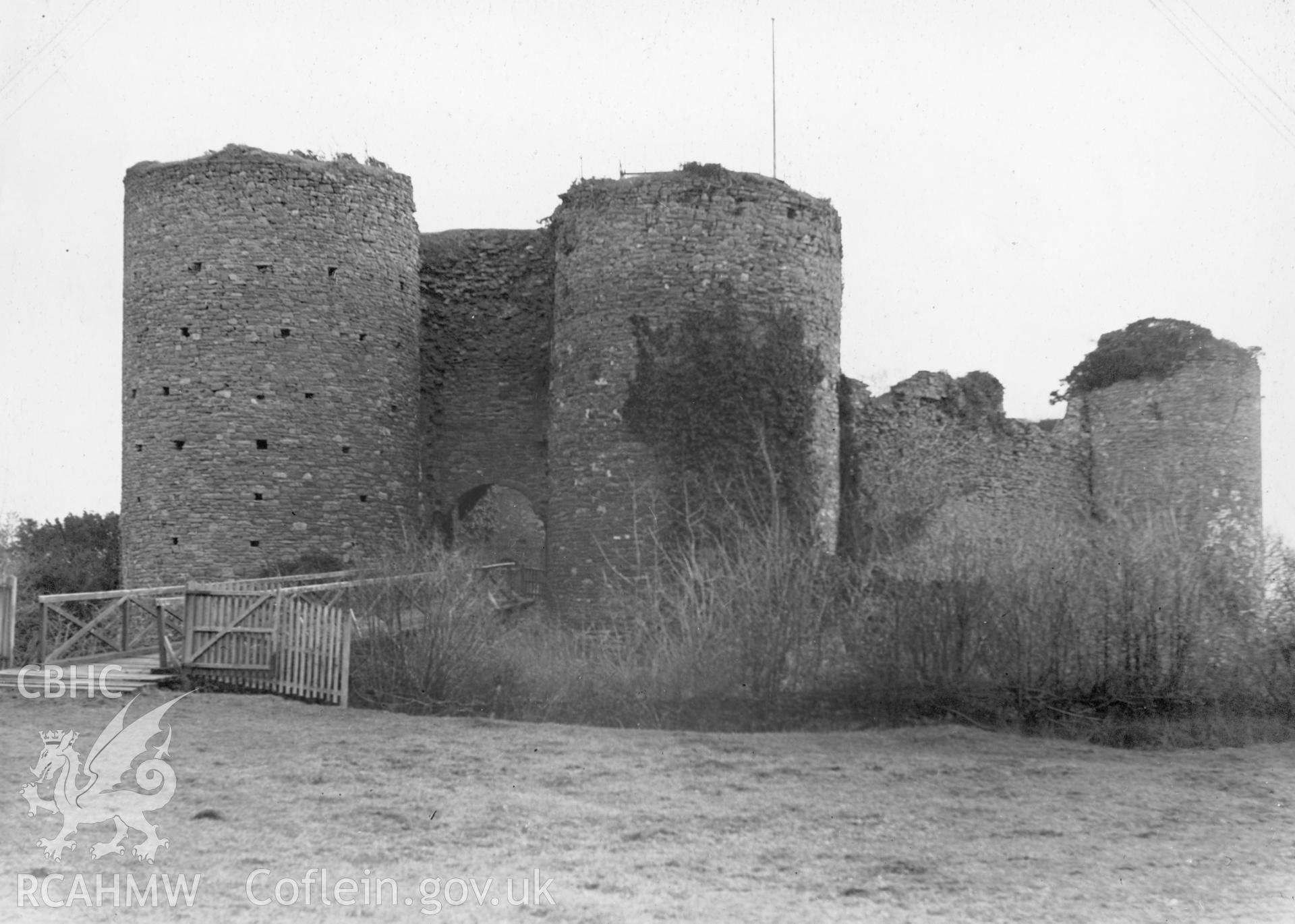 Digital copy of a photograph showing White Castle, dated 1920.