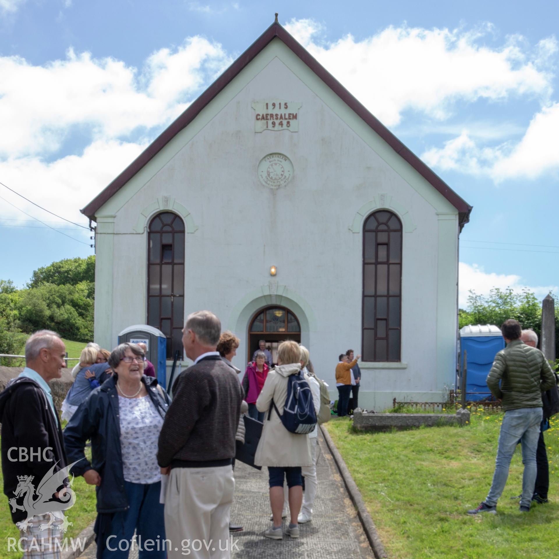 Colour photograph showing front elevation and entrance of Caersalem Welsh Baptist Chapel, Cilgwyn, Nevern. Photographed by Richard Barrett on 22nd June 2018.