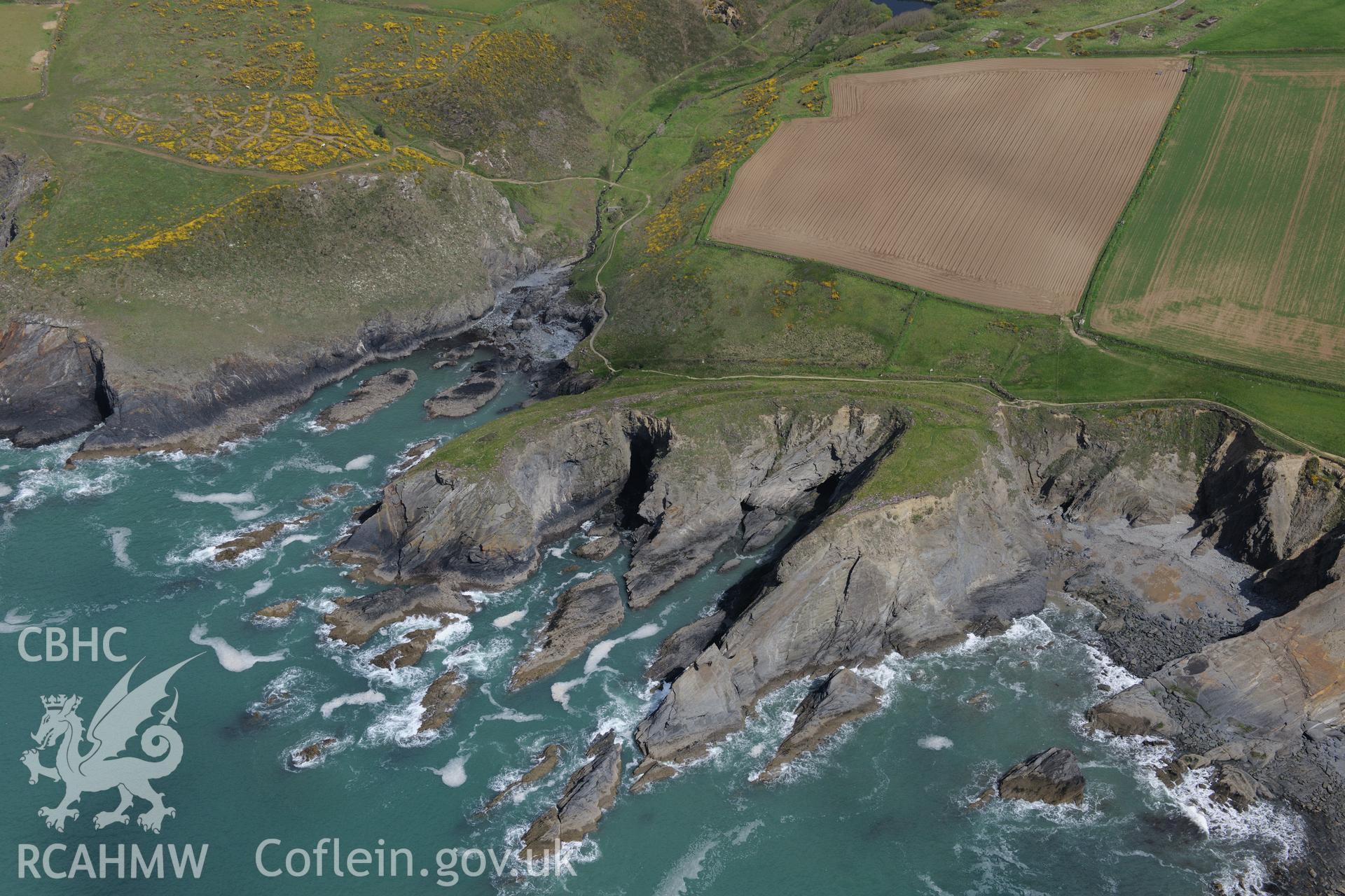 Porth-y-Rhaw Promontory Fort. Oblique aerial photograph taken during the Royal Commission's programme of archaeological aerial reconnaissance by Toby Driver on 13th May 2015.