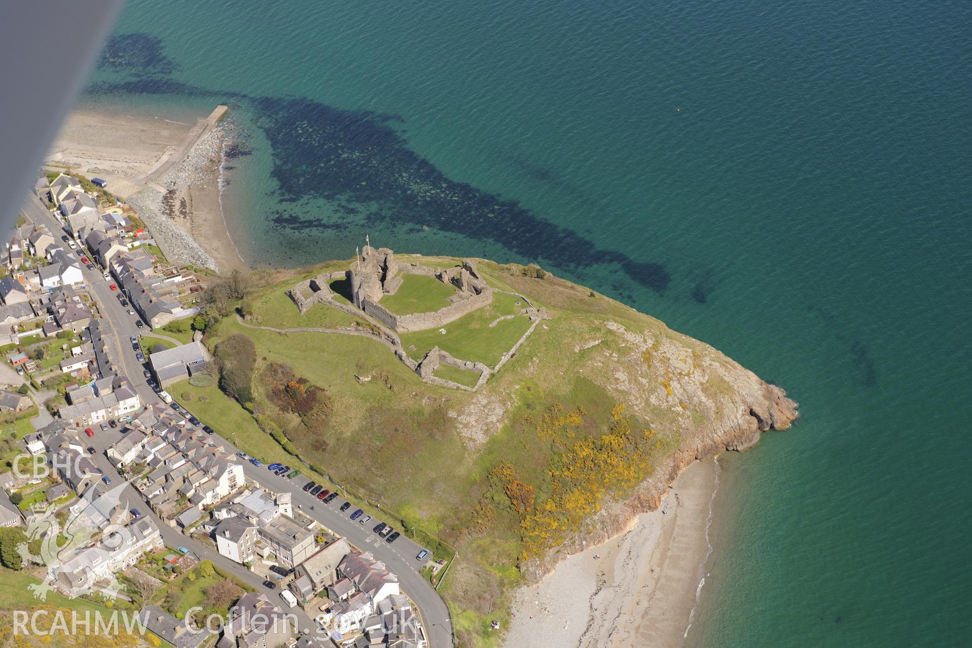 Criccieth town and castle. Oblique aerial photograph taken during the Royal Commission?s programme of archaeological aerial reconnaissance by Toby Driver on 1st May 2013.
