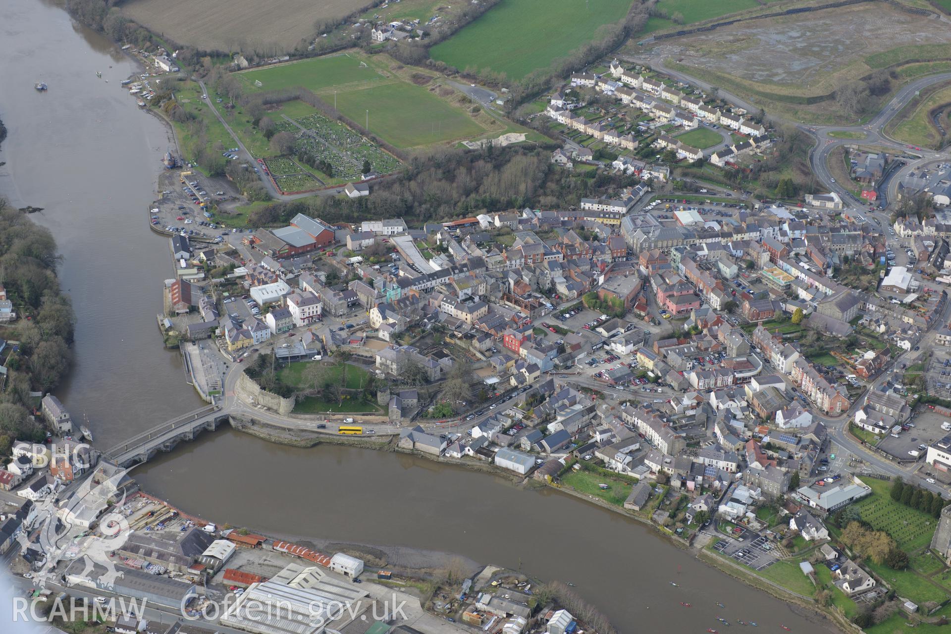 Cardigan castle; bridge; sawmill; Bridgend foundry and Baillie's foundry, Cardigan. Oblique aerial photograph taken during the Royal Commission's programme of archaeological aerial reconnaissance by Toby Driver on 13th March 2015.