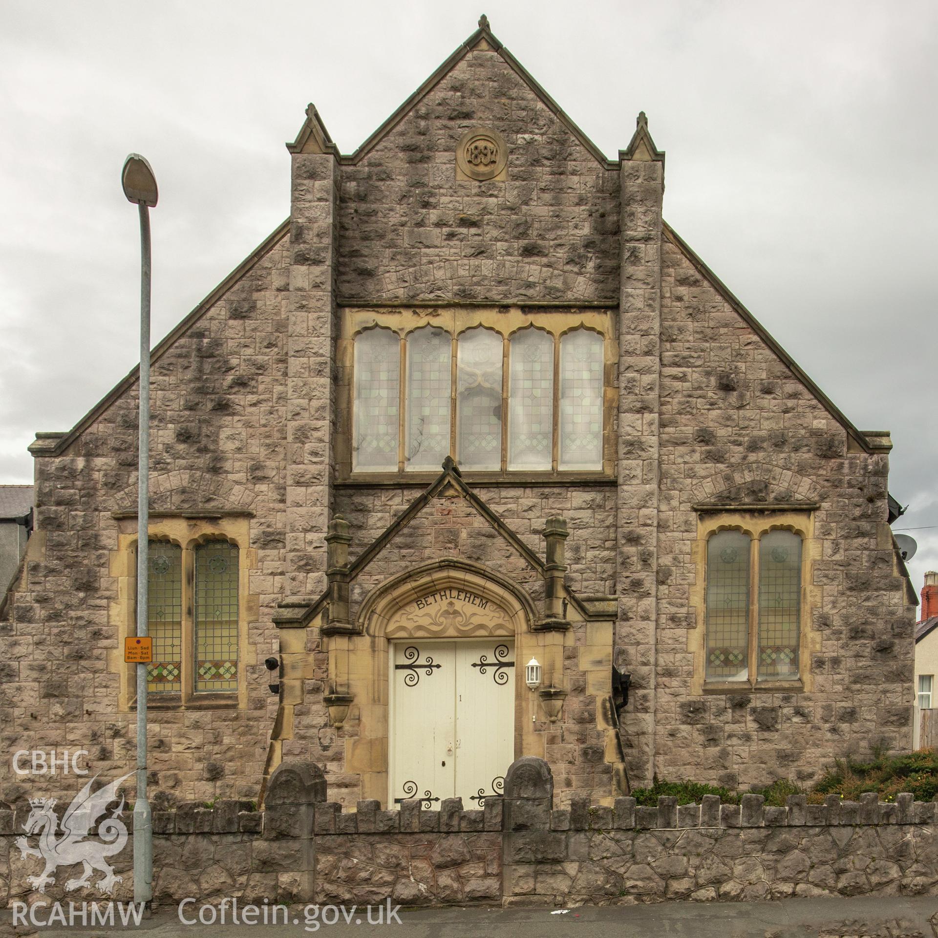 Colour photograph showing front elevation and entrance of Bethlehem Welsh Calvinistic Methodist Chapel, Lawson Road, Colwyn Bay. Photographed by Richard Barrett on 17th September 2018.