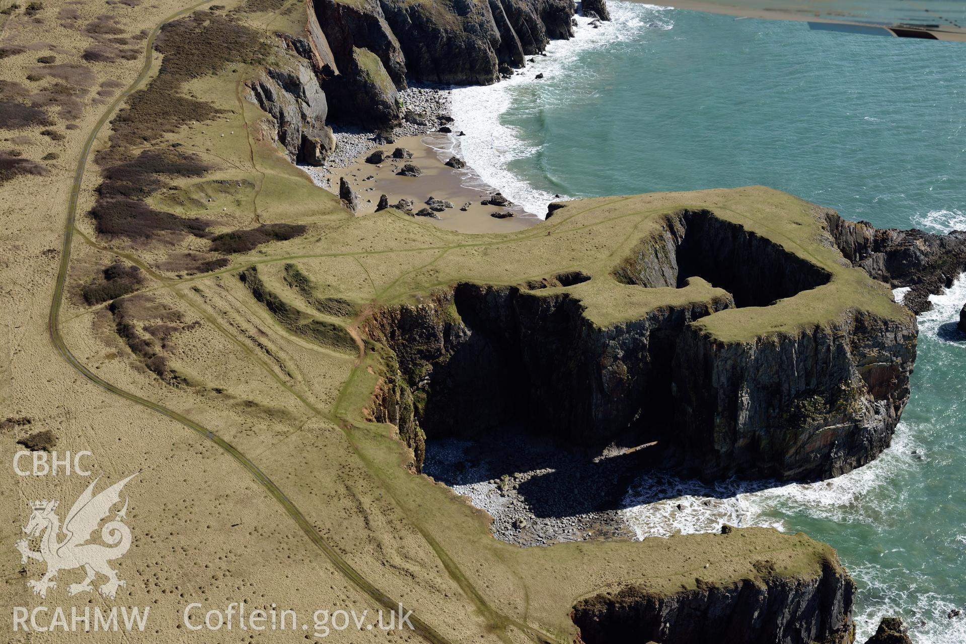 Flimston Bay promontory fort. Detailed baseline aerial reconnaissance survey for the CHERISH Project. ? Crown: CHERISH PROJECT 2018. Produced with EU funds through the Ireland Wales Co-operation Programme 2014-2020. All material made freely available through the Open Government Licence.