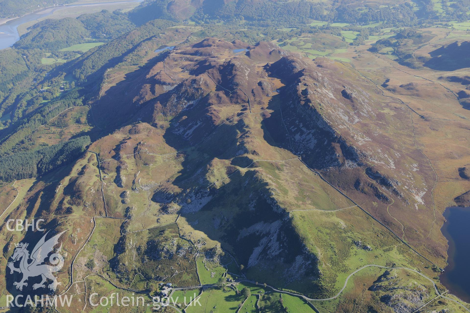 Pared y Cefnhir hillfort, about halfway between Dolgellau and Fairbourne. Oblique aerial photograph taken during the Royal Commission's programme of archaeological aerial reconnaissance by Toby Driver on 2nd October 2015.