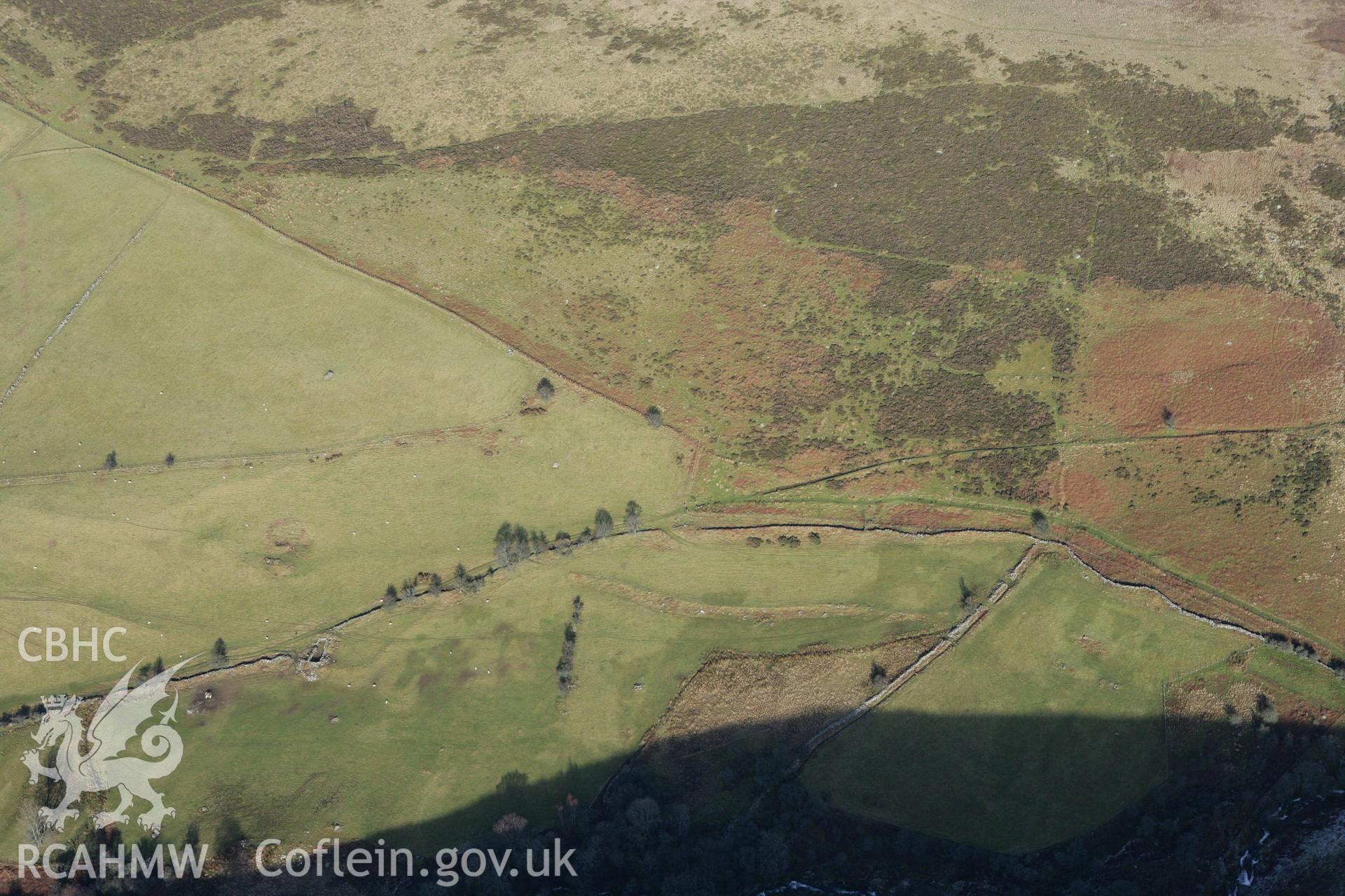 RCAHMW colour oblique photograph of Cefn Penagored cairn and ring cairn. Taken by Toby Driver on 08/02/2011.