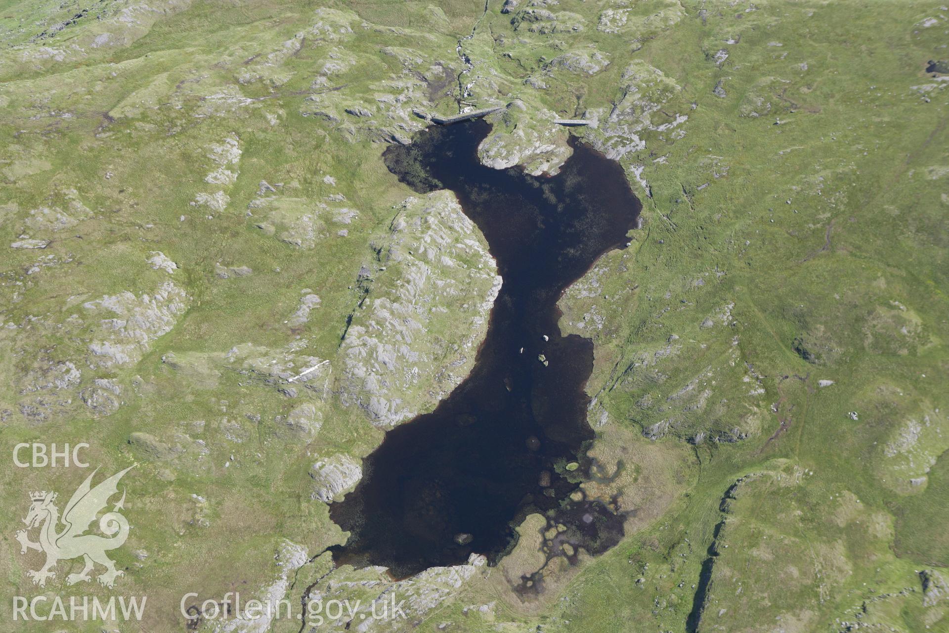 RCAHMW colour oblique photograph of Rhosydd Slate Quarry, Llyn Cwm-corsiog with dams. Taken by Toby Driver on 20/07/2011.