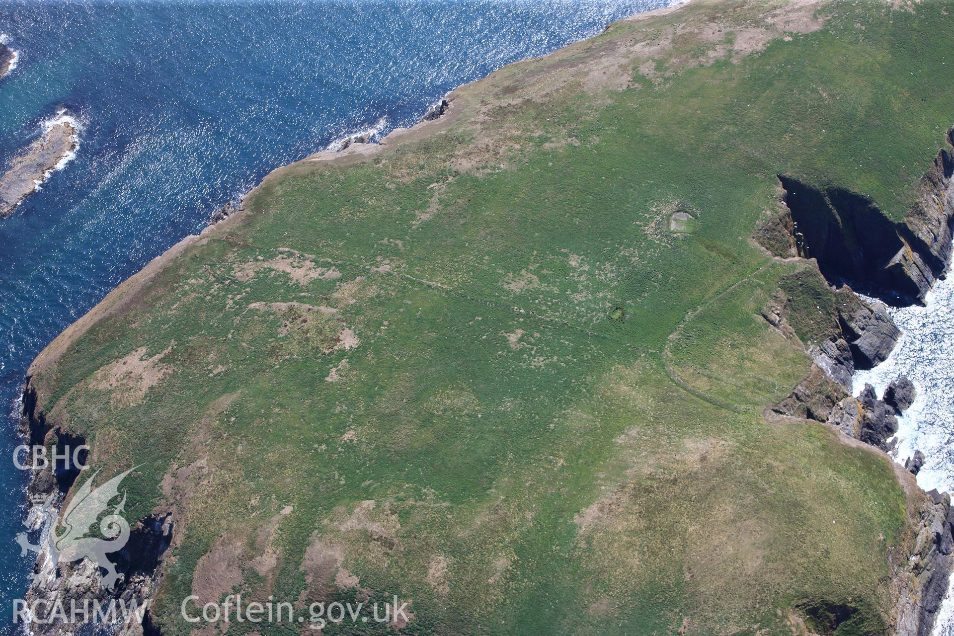 RCAHMW colour oblique photograph of Enclosure, Cardigan Island. Taken by Toby Driver and Oliver Davies on 28/06/2011.