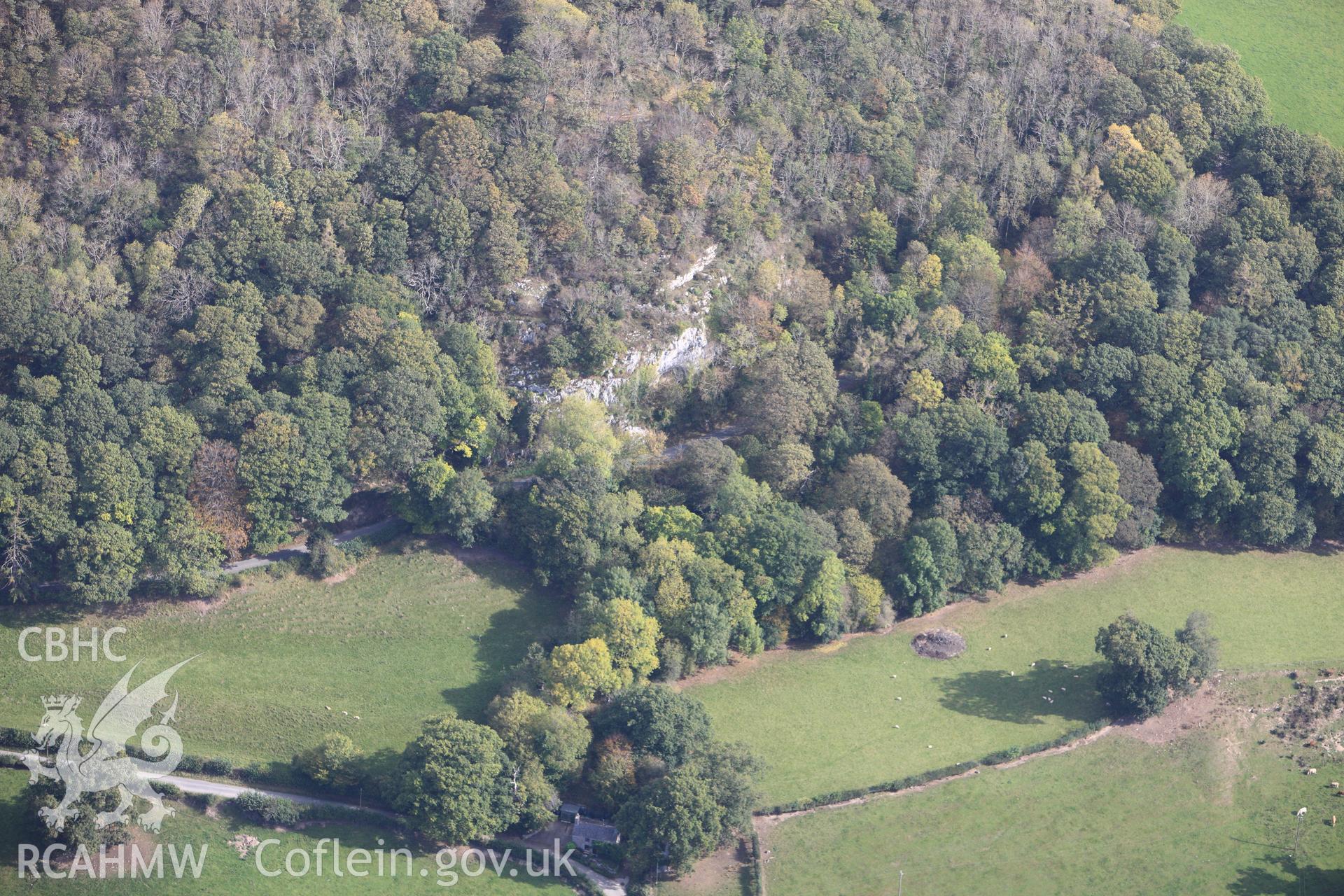 RCAHMW colour oblique photograph of Cefn Rocks, Caves. Taken by Toby Driver on 04/10/2011.