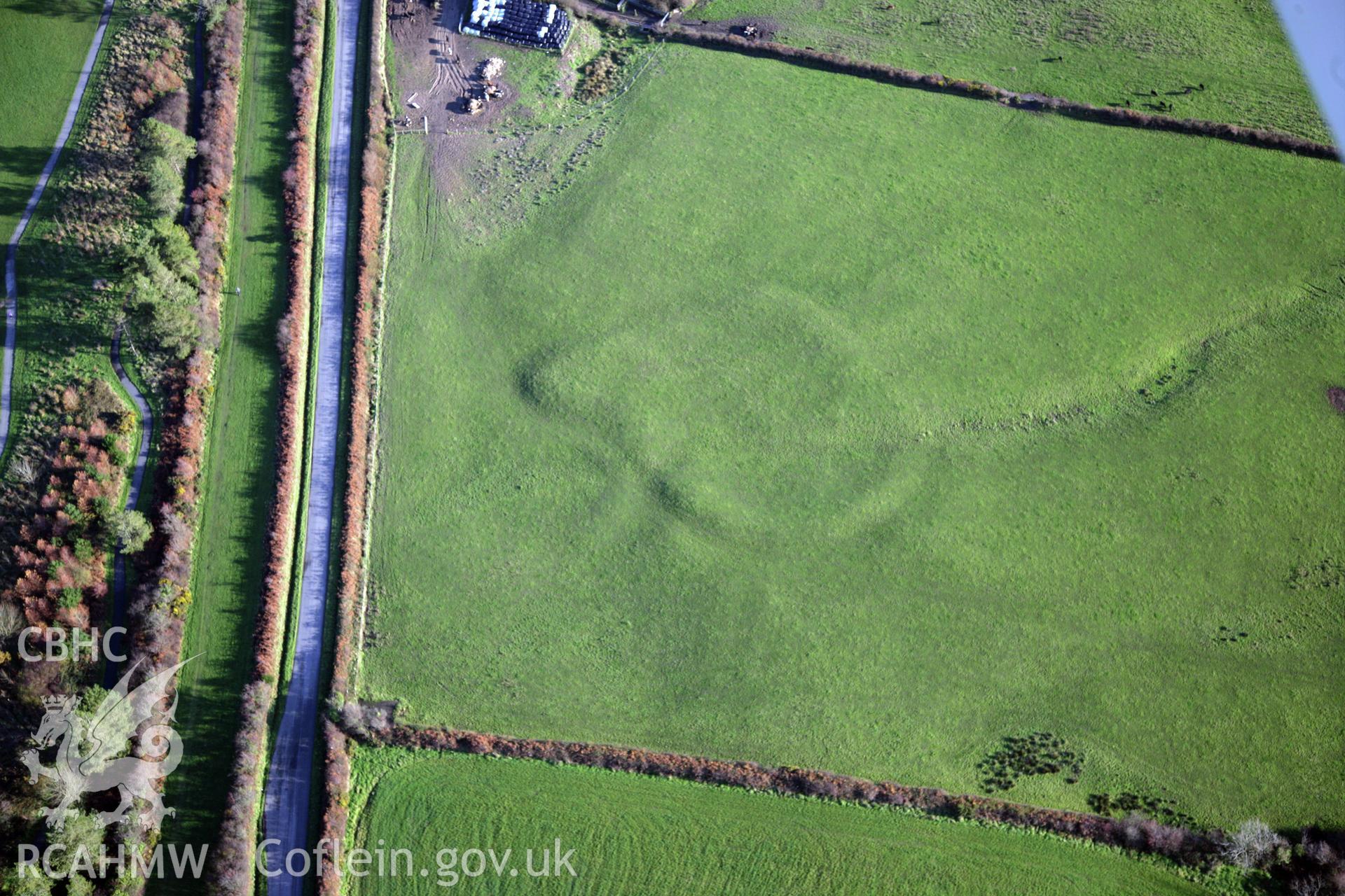 RCAHMW colour oblique photograph of South Cuckoo enclosure, viewed from the north. Taken by O. Davies & T. Driver on 22/11/2013.