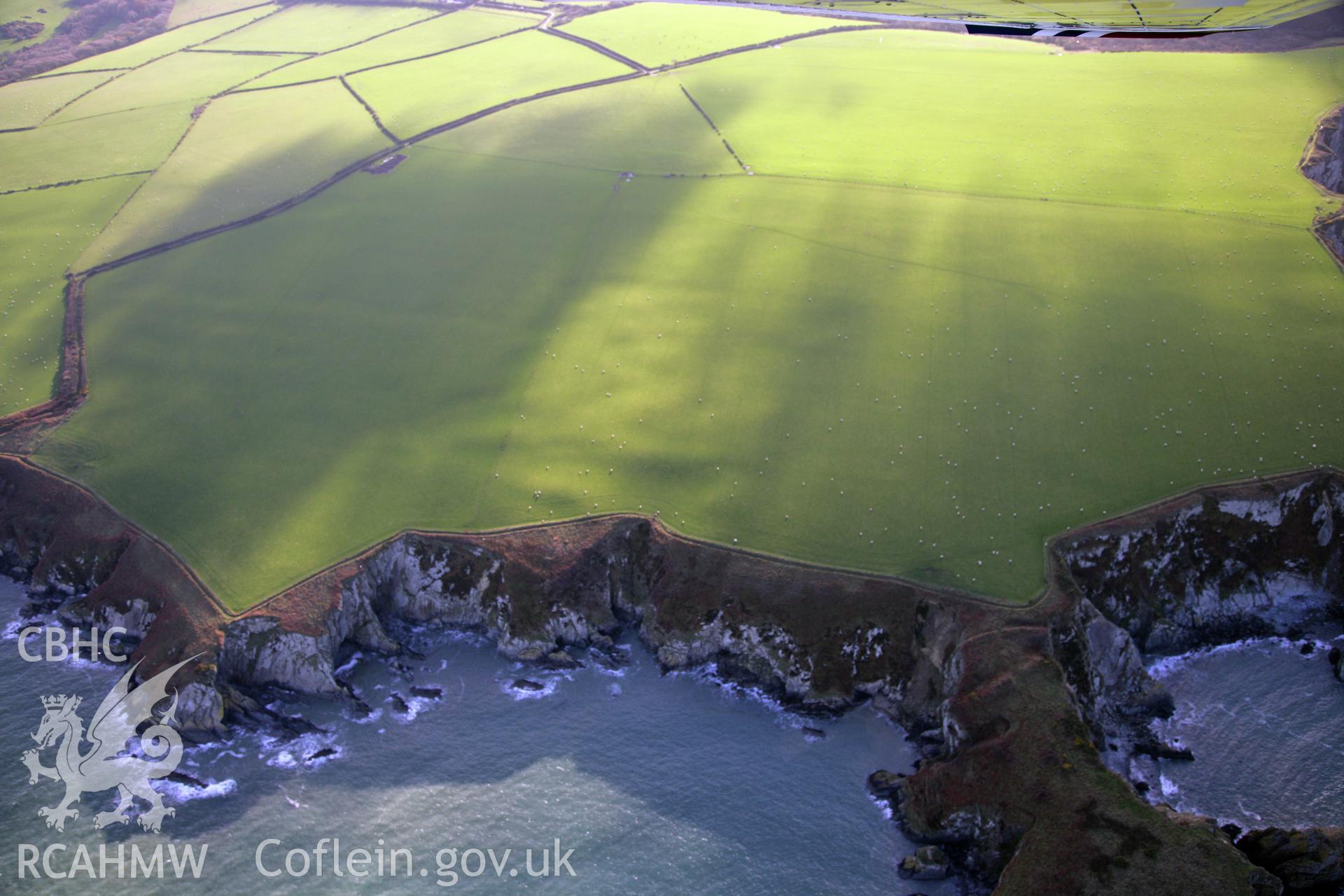 RCAHMW colour oblique photograph of Mynydd Morfa, viewed from the north-west. Taken by O. Davies & T. Driver on 22/11/2013.