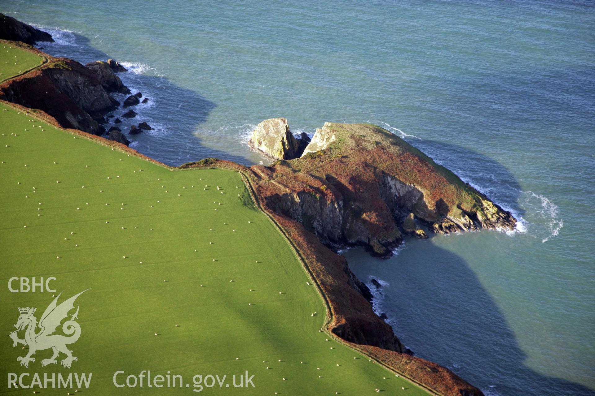 RCAHMW colour oblique photograph of Castell Coch, Pen Morfa, viewed from the south-east. Taken by O. Davies & T. Driver on 22/11/2013.