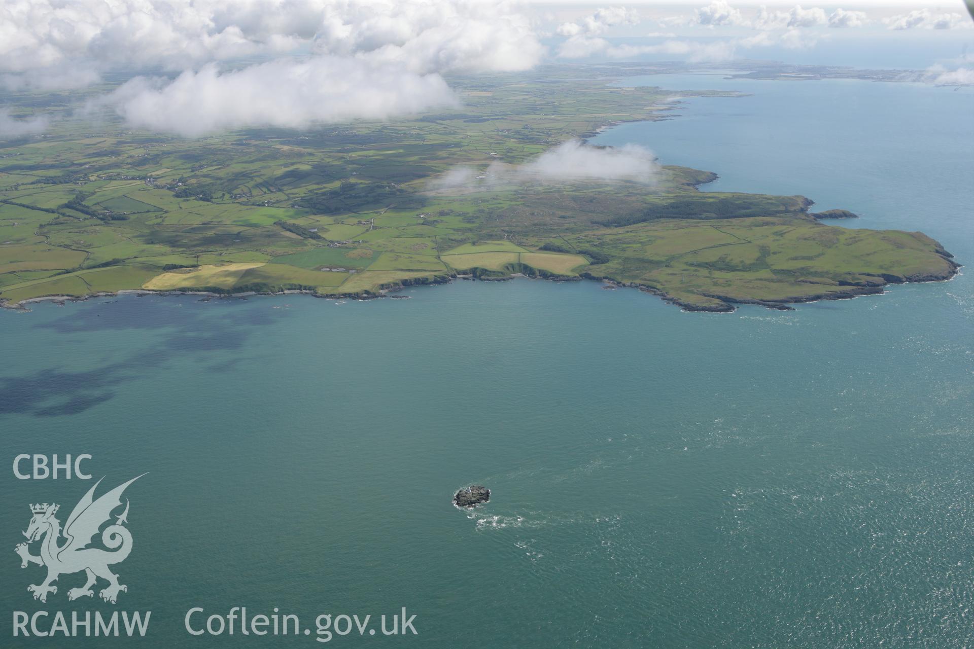 RCAHMW colour oblique photograph of West Mouse Pilot's Beacon. Taken by Toby Driver on 20/07/2011.