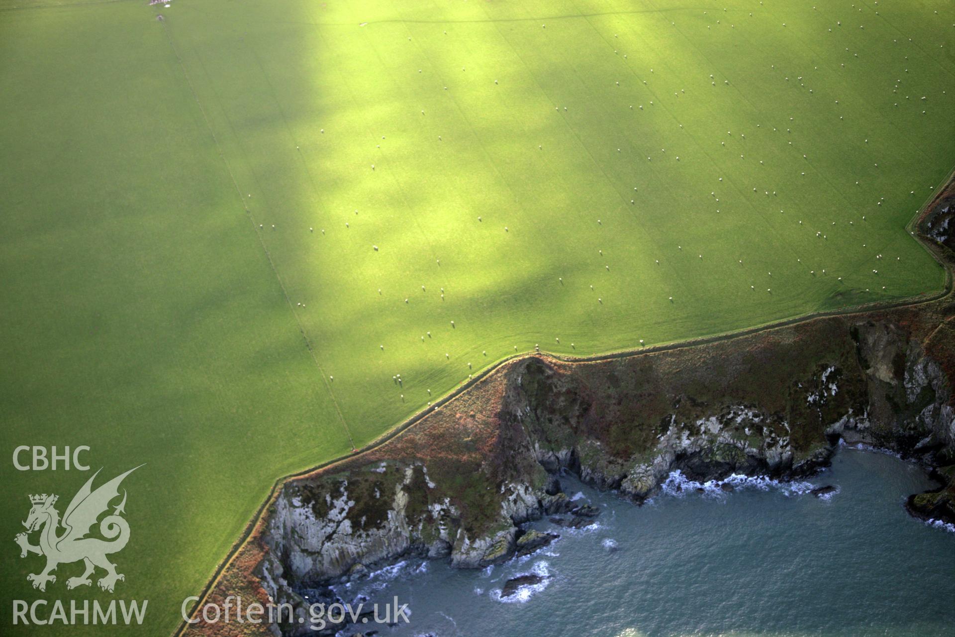 RCAHMW colour oblique photograph of Mynydd Morfa, viewed from the north-west. Taken by O. Davies & T. Driver on 22/11/2013.