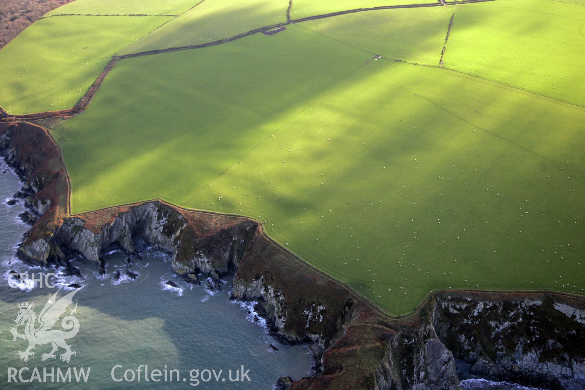 RCAHMW colour oblique photograph of Mynydd Morfa, viewed from the north-west. Taken by O. Davies & T. Driver on 22/11/2013.