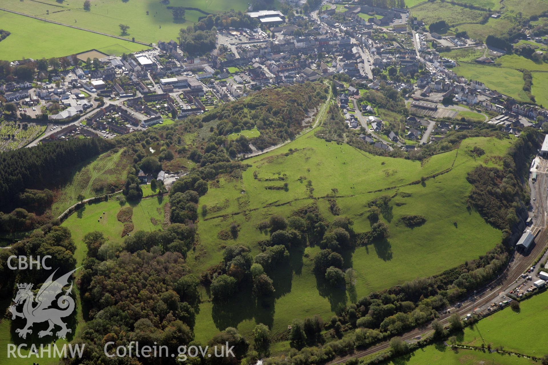 RCAHMW colour oblique photograph of Machynlleth. Taken by Oliver Davies on 29/09/2011.