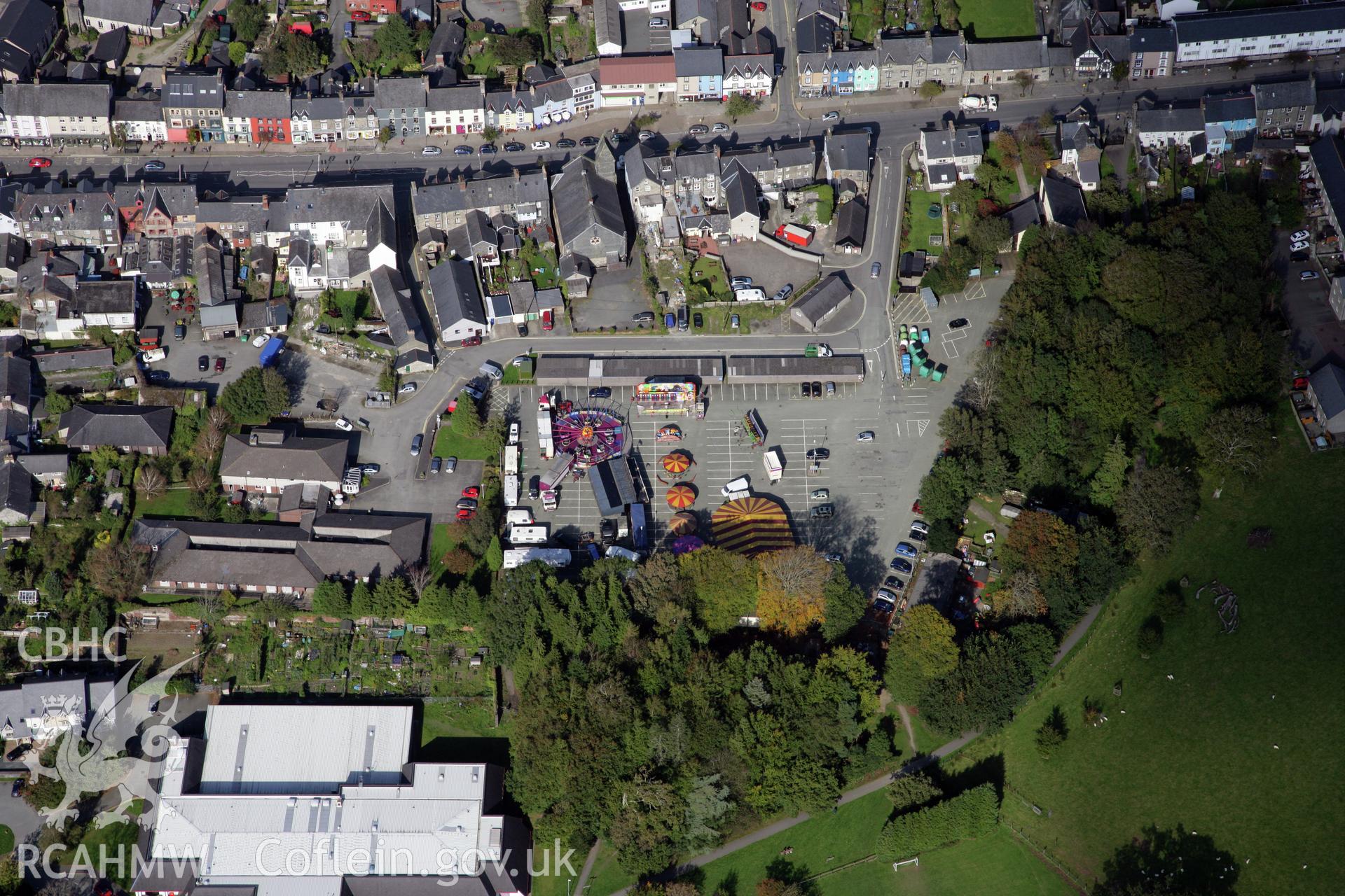 RCAHMW colour oblique photograph of View of Machynlleth, car park centre, Maengwyn Street top of photo. Taken by Oliver Davies on 29/09/2011.