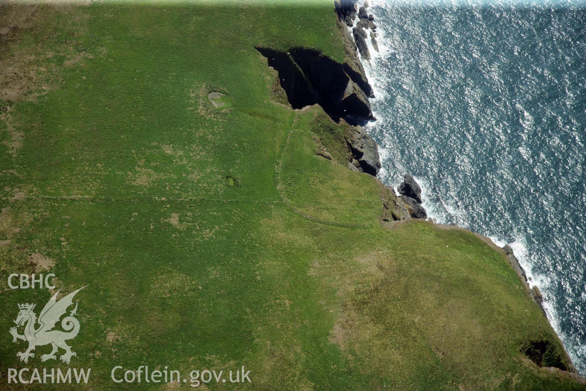 RCAHMW colour oblique photograph of Enclosure, Cardigan Island. Taken by Toby Driver and Oliver Davies on 28/06/2011.