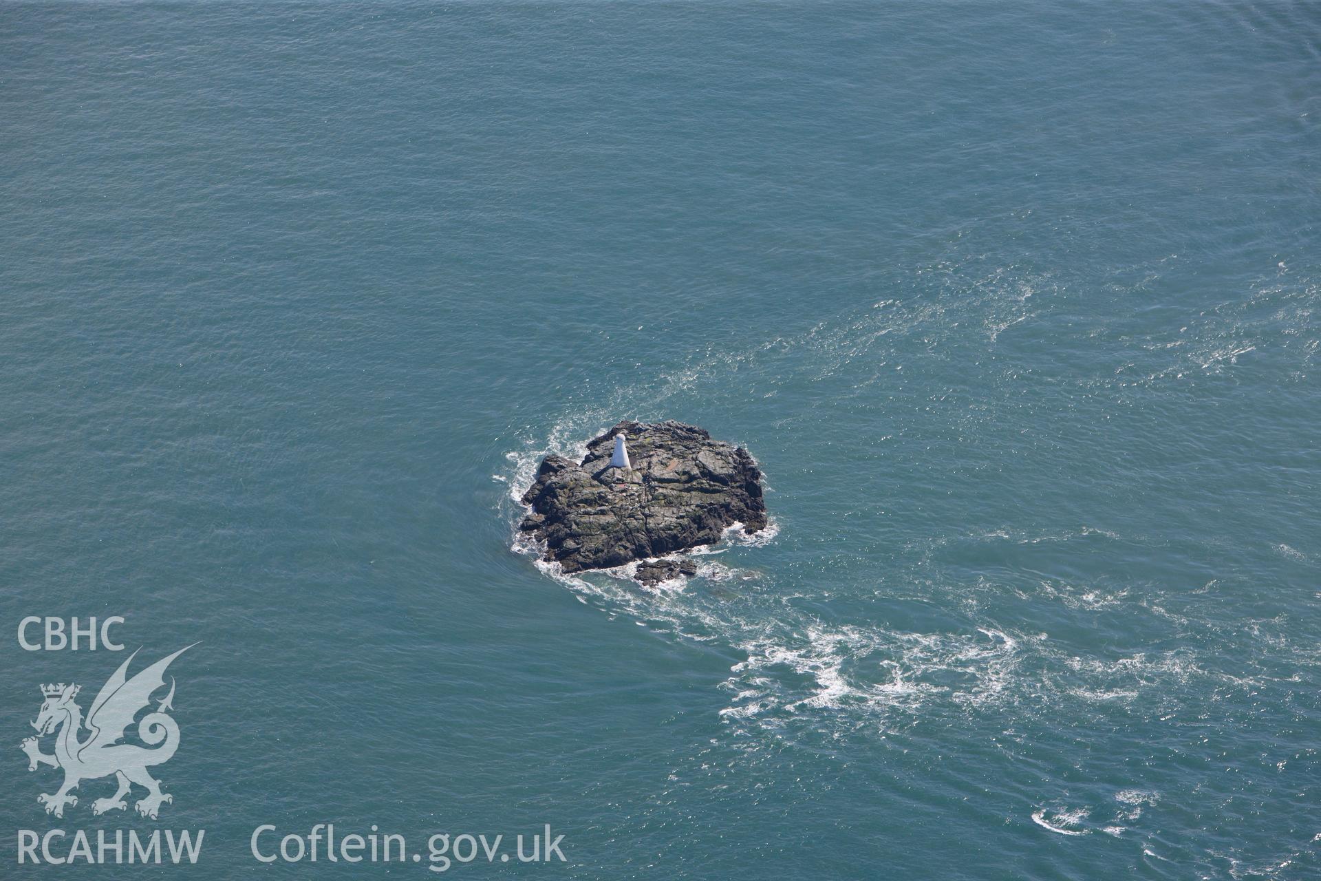 RCAHMW colour oblique photograph of West Mouse Pilot's Beacon. Taken by Toby Driver on 20/07/2011.
