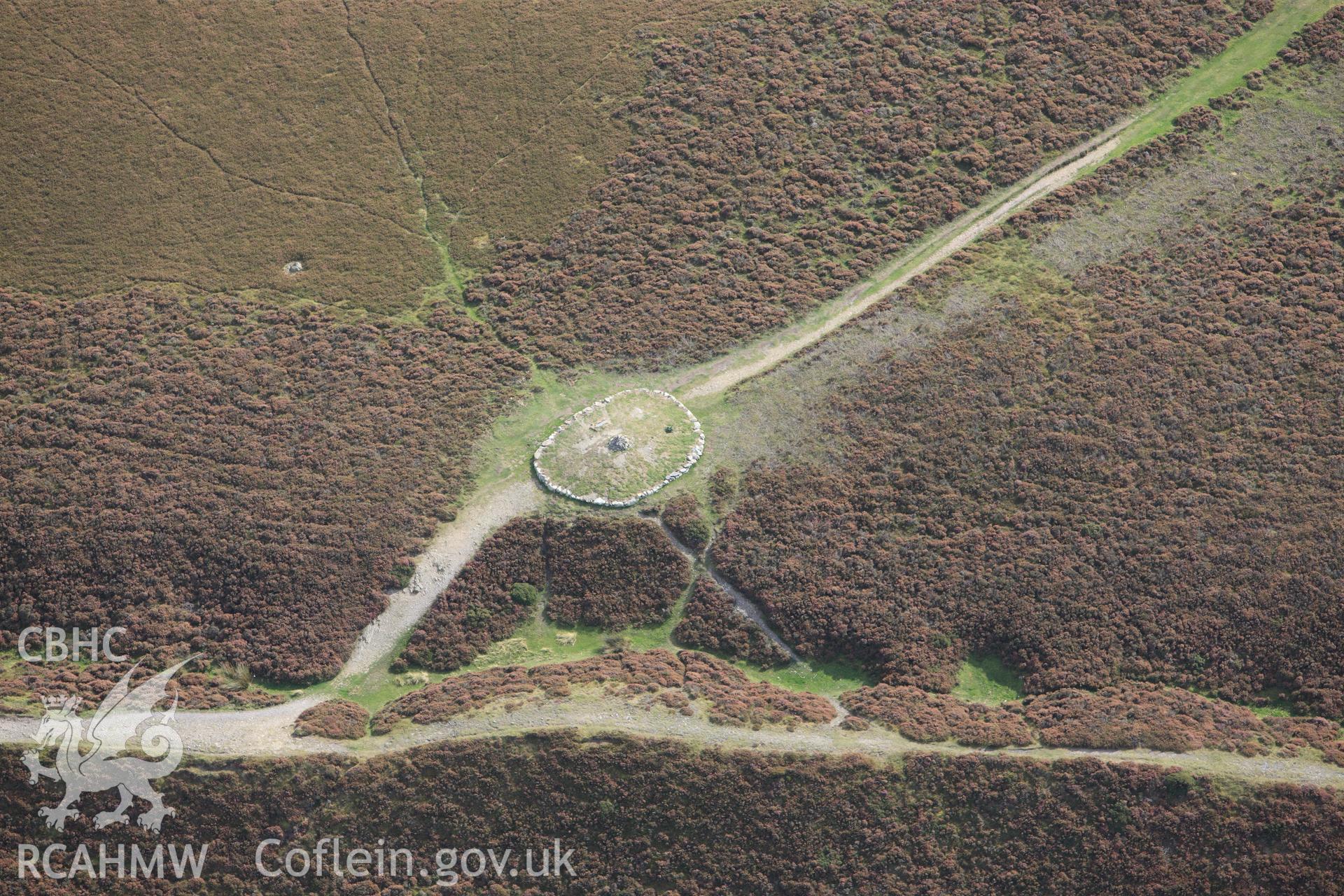 RCAHMW colour oblique photograph of Penycloddiau Cairn. Taken by Toby Driver on 04/10/2011.